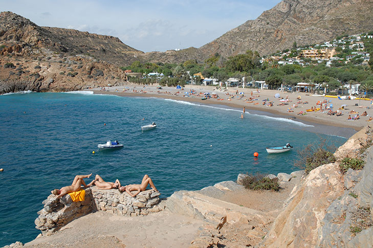 Me sent presionada por no desnudarme": usuarios textiles denuncian  presiones en la playa nudista del Ports de Cartagena | Radio Cartagena |  Cadena SER