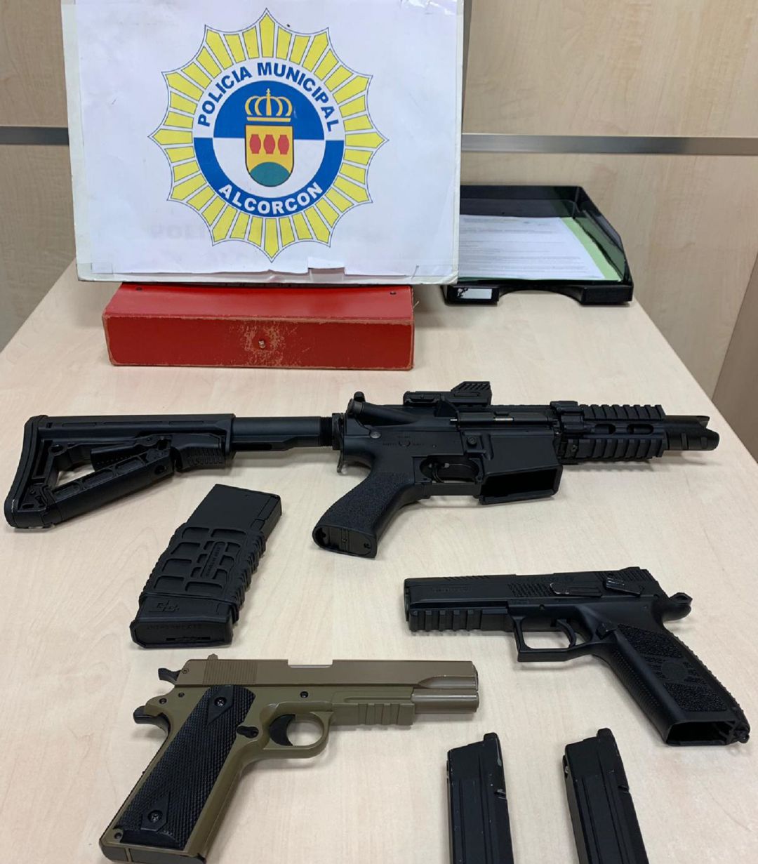 La Policía Municipal de Alcorcón incauta varias armas 'airsoft', Actualidad