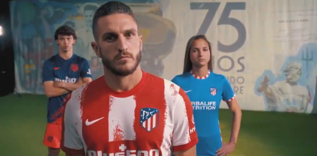 El Atlético de Madrid presenta camisetas para la próxima temporada | Deportes | Cadena SER