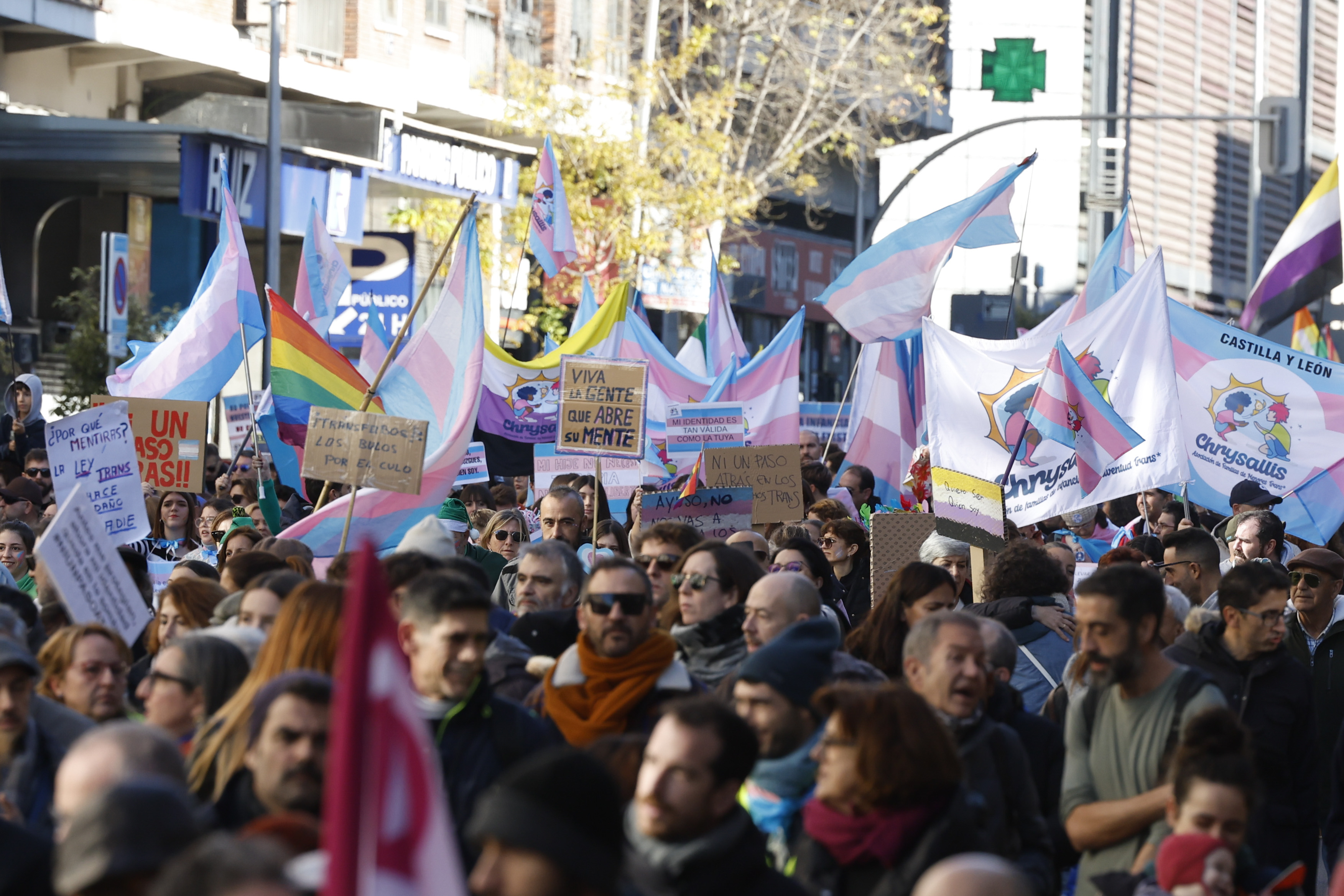 Madrid elimina las leyes LGTBI en Madrid: estos son los derechos derogados  por Ayuso | Actualidad | Cadena SER