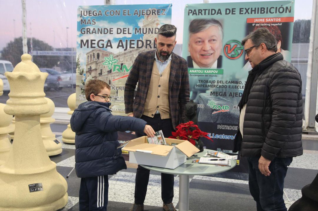 Karpov jugará en León con el ajedrez más grande del mundo