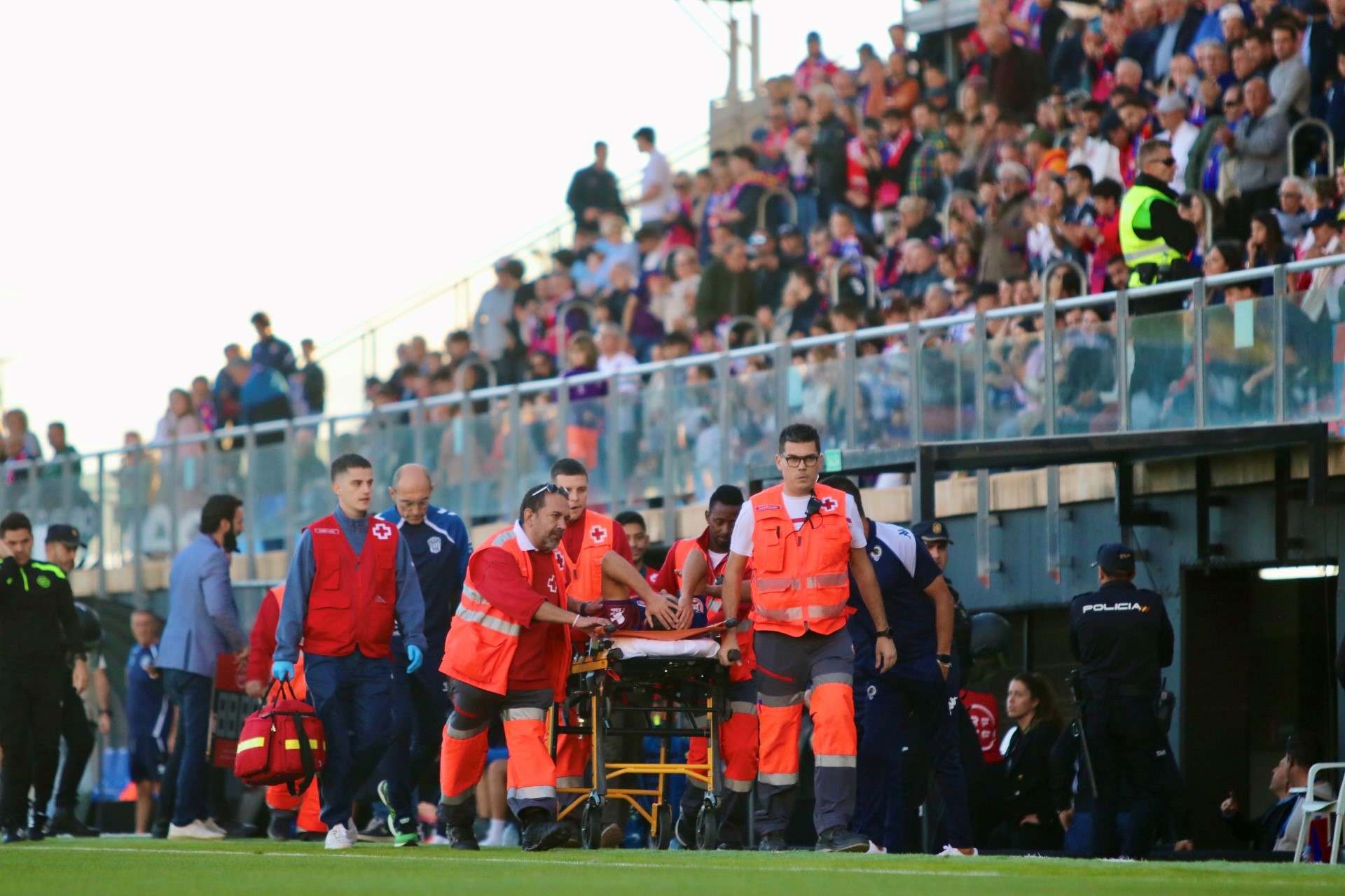 Jaime Vallejo retirado en camilla