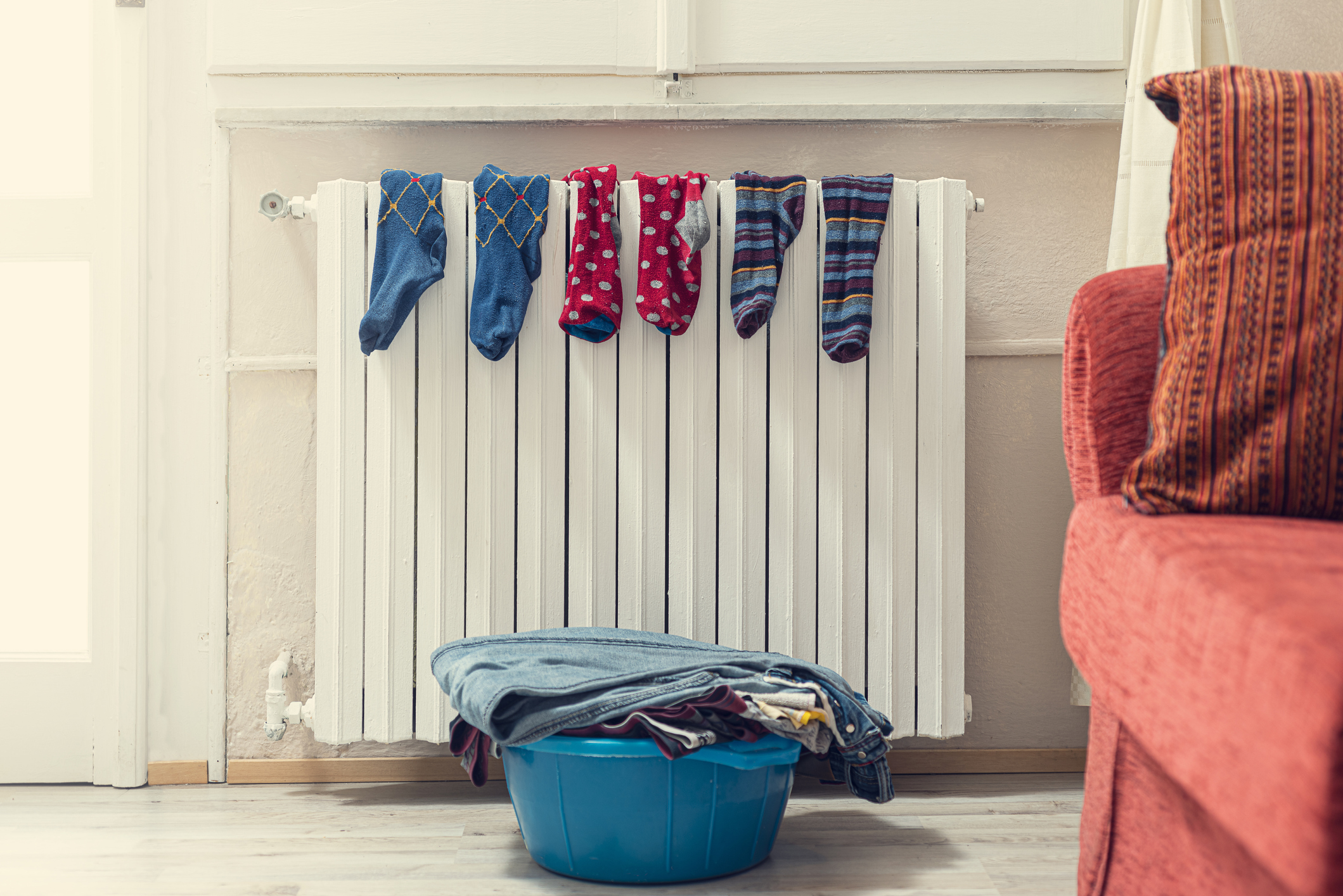 Tendederos y toalleros eléctricos o que se cuelgan en el radiador para  secar la ropa dentro de casa