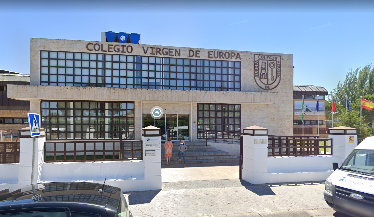 Investigan a un profesor del colegio Virgen de Europa (Boadilla) por grabar  presuntamente a niñas de 12 años desnudas en dependencias del centro |  Actualidad | Cadena SER