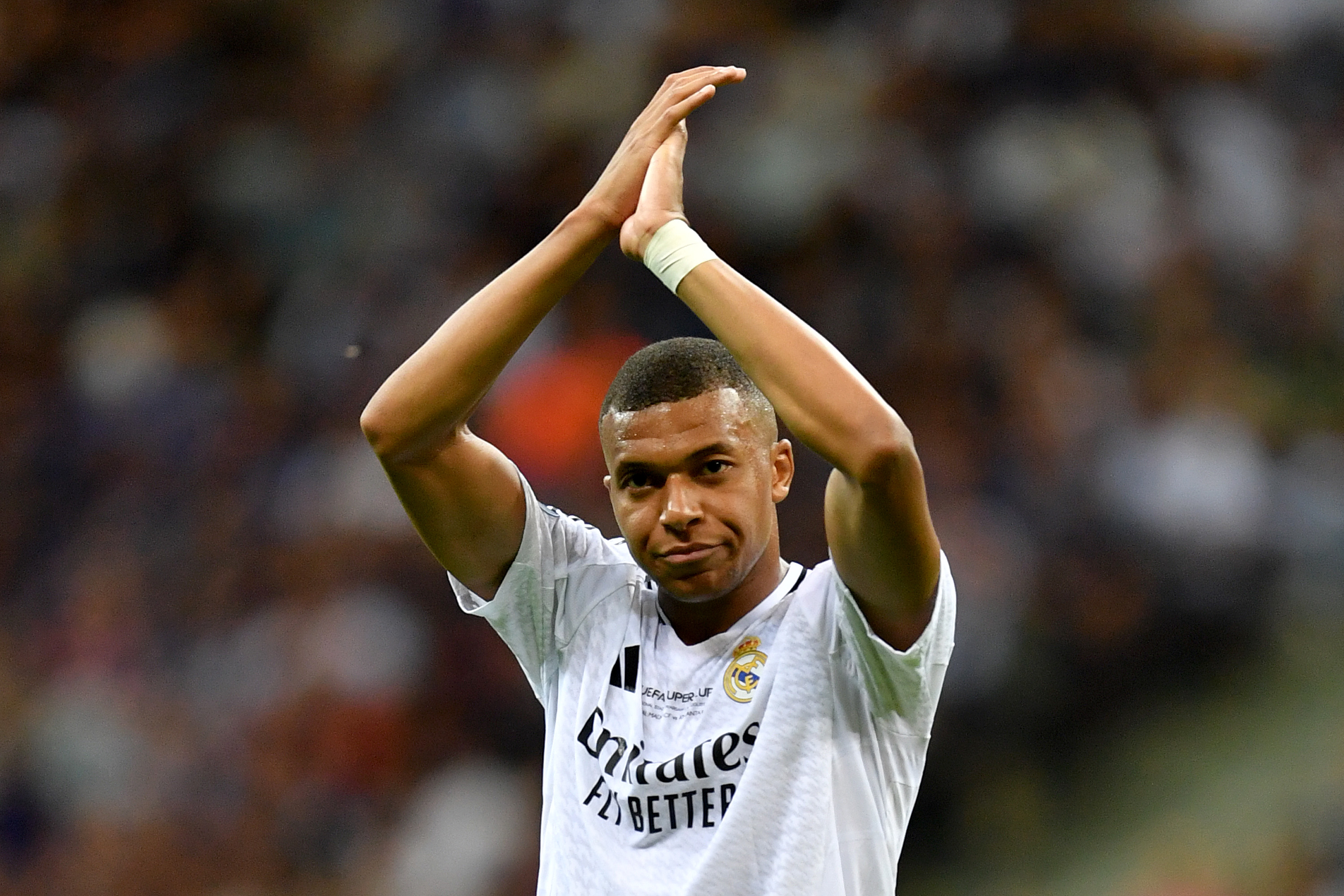 Sabemos que aquí tenemos que ganar siempre": Kylian Mbappé celebra su  primer título con el Real Madrid | Fútbol | Cadena SER