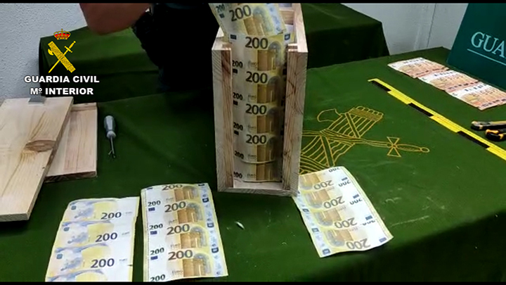 La Guardia Civil detiene a una persona con 10.800 euros en billetes falsos en El Espinar
