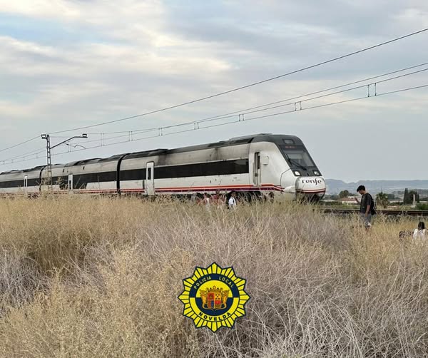 Según la Policía Local, los agentes actuaron con rapidez para sofocar el conato de incendio utilizando extintores.