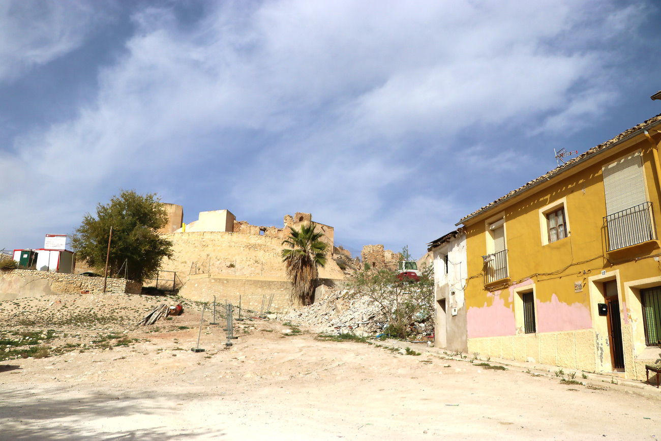 La calle Virtudes, situada a escasos metros del castillo, es uno de los puntos clave dentro del plan de actuación