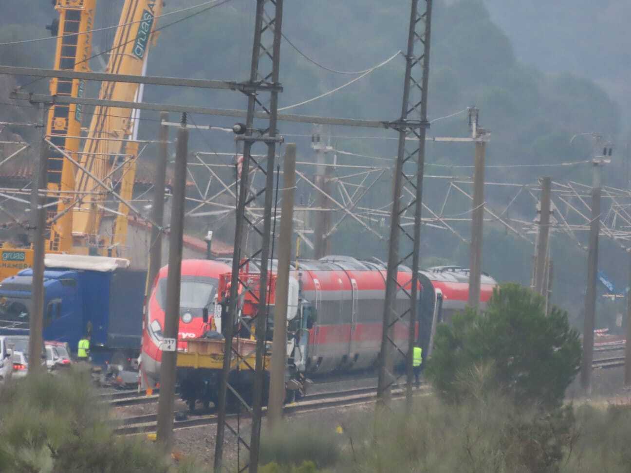 Los equipos de rescate y de investigación del accidente de trenes en Adamuz (Córdoba) afrontan una nueva jornada de trabajos en la zona del siniestro.