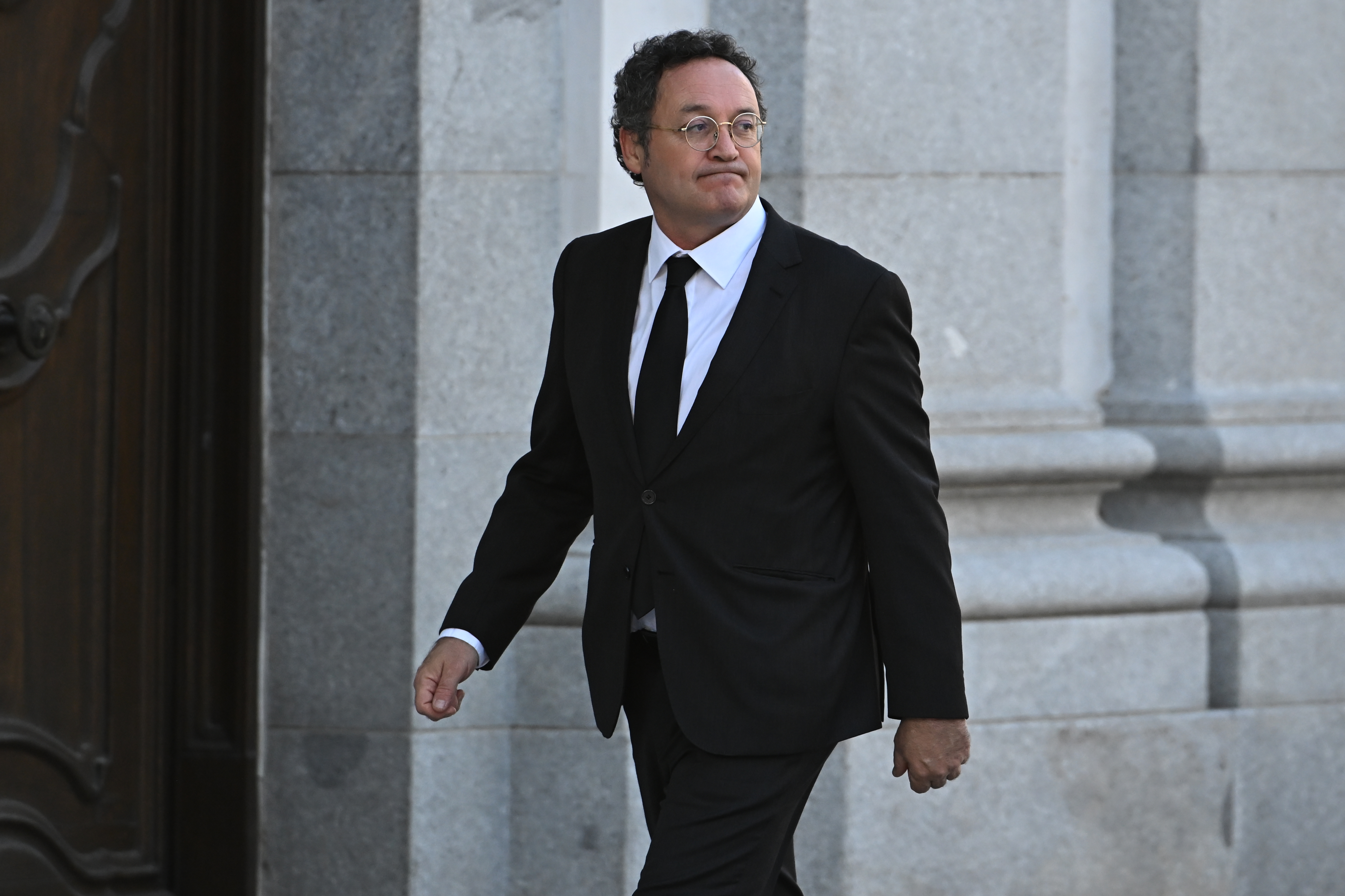 MADRID, 03/11/2025.- El fiscal general del Estado, Álvaro García Ortiz, llega al Tribunal Supremo este lunes en el inicio del juicio por la presunta filtración de información sobre la investigación por fraude a Hacienda de la pareja de Isabel Díaz Ayuso. EFE/Fernando Villar