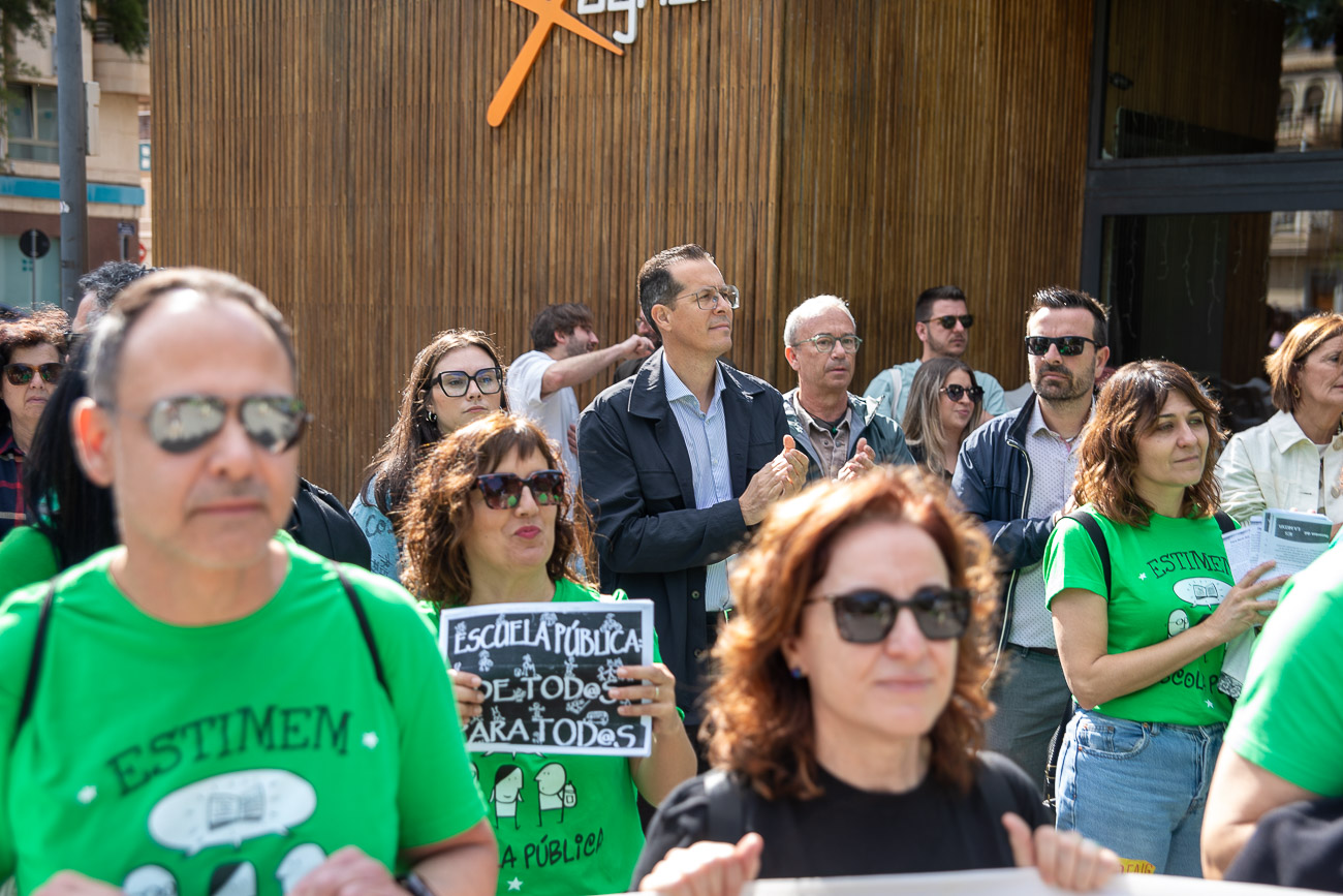 Han acudido a la concentración miembros del equipo de Gobierno de Elda junto al alcalde, Rubén Alfaro