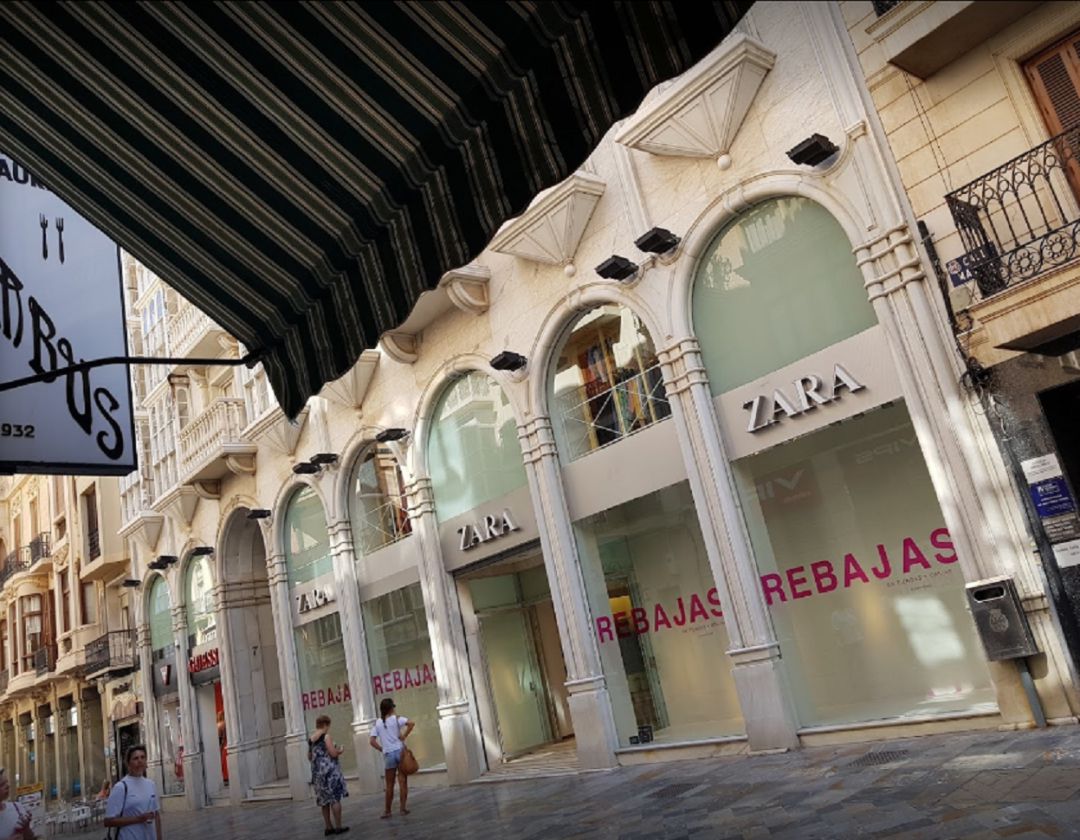 No de moda Complaciente mezcla Los cierres de ZARA o Rumbo en el centro de Cartagena ponen en alerta a la  ciudad | Actualidad | Cadena SER