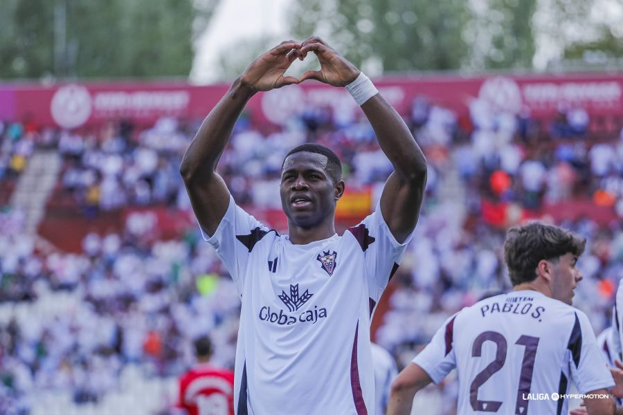 Kofane celebra un gol con el Albacete