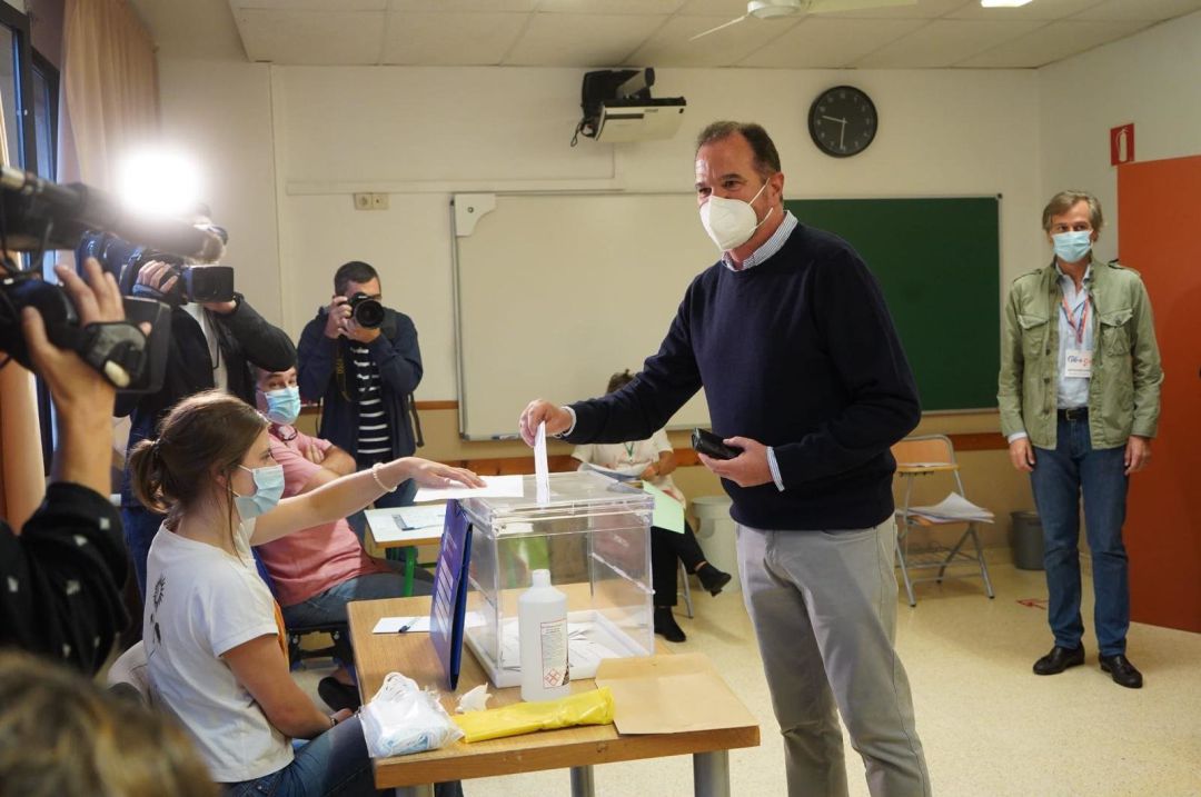 Folleto Rebaja elemento Iturgaiz vota en Getxo junto a Martínez-Almeida | Actualidad | Cadena SER