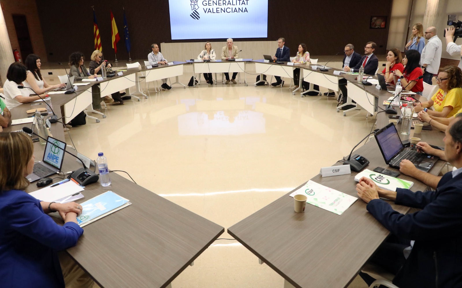 Tercera reunión entre Educación y sindicatos en la sede de conselleria. Foto: GVA