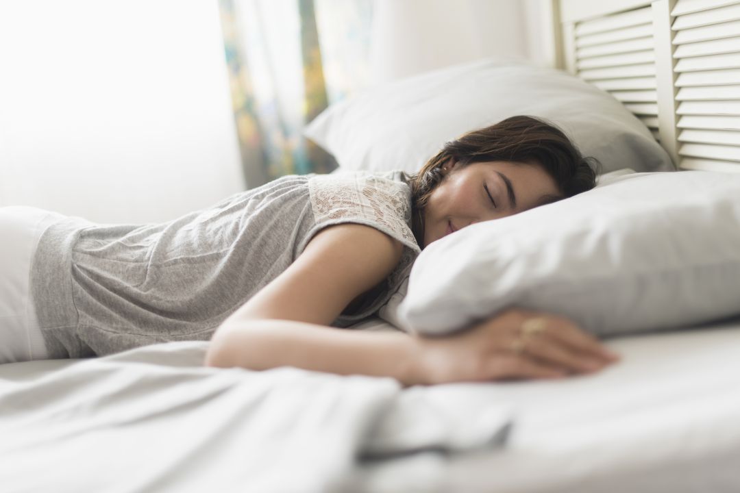 De lado, boca abajo o boca arriba, ¿cuál es la mejor postura para dormir? |  Ocio y cultura | Cadena SER