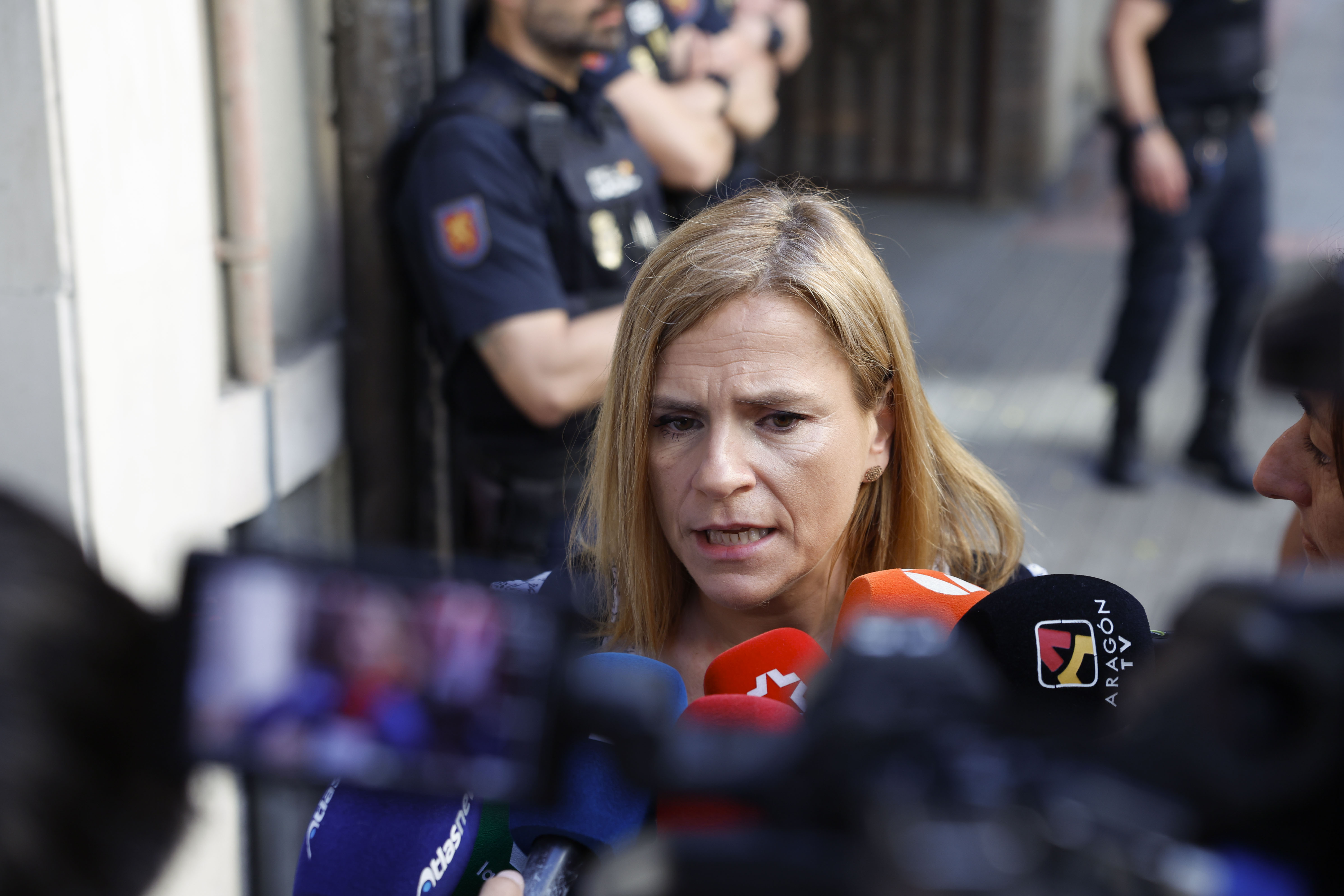 La delegada del Gobierno en Valencia Pilar Bernabé, en declaraciones a los medios a su llegada a la Ejecutiva federal del PSOE, que se reúne por primera vez desde la dimisión de su secretario de Organización, Santos Cerdán, por el caso Koldo, este lunes en la sede de Ferraz (Madrid).