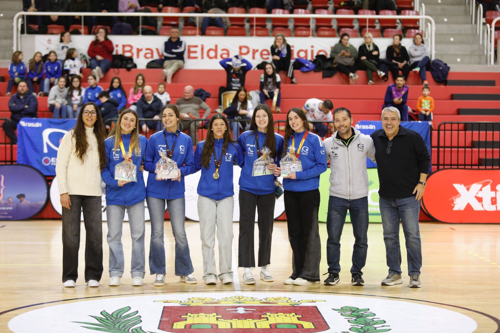 Homenaje del club a sus cinco medallistas en el pasado CESA