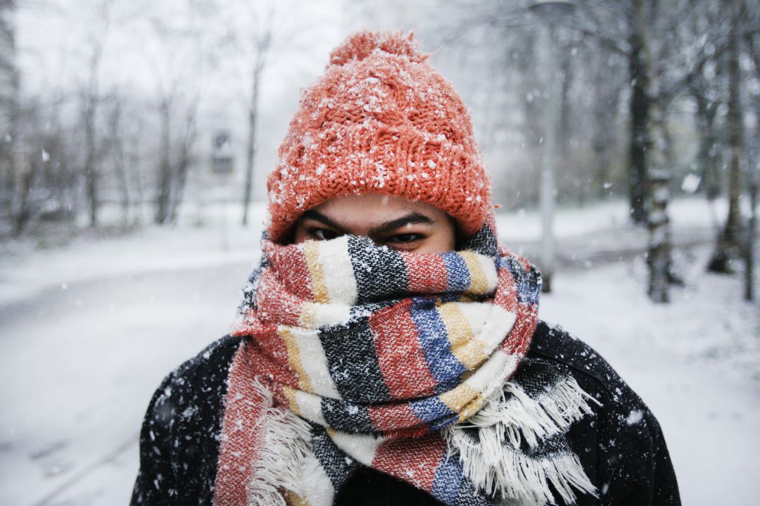Por qué llevar abrigo en un sitio cerrado le hará sentir más frío salir a calle | Actualidad | Cadena SER