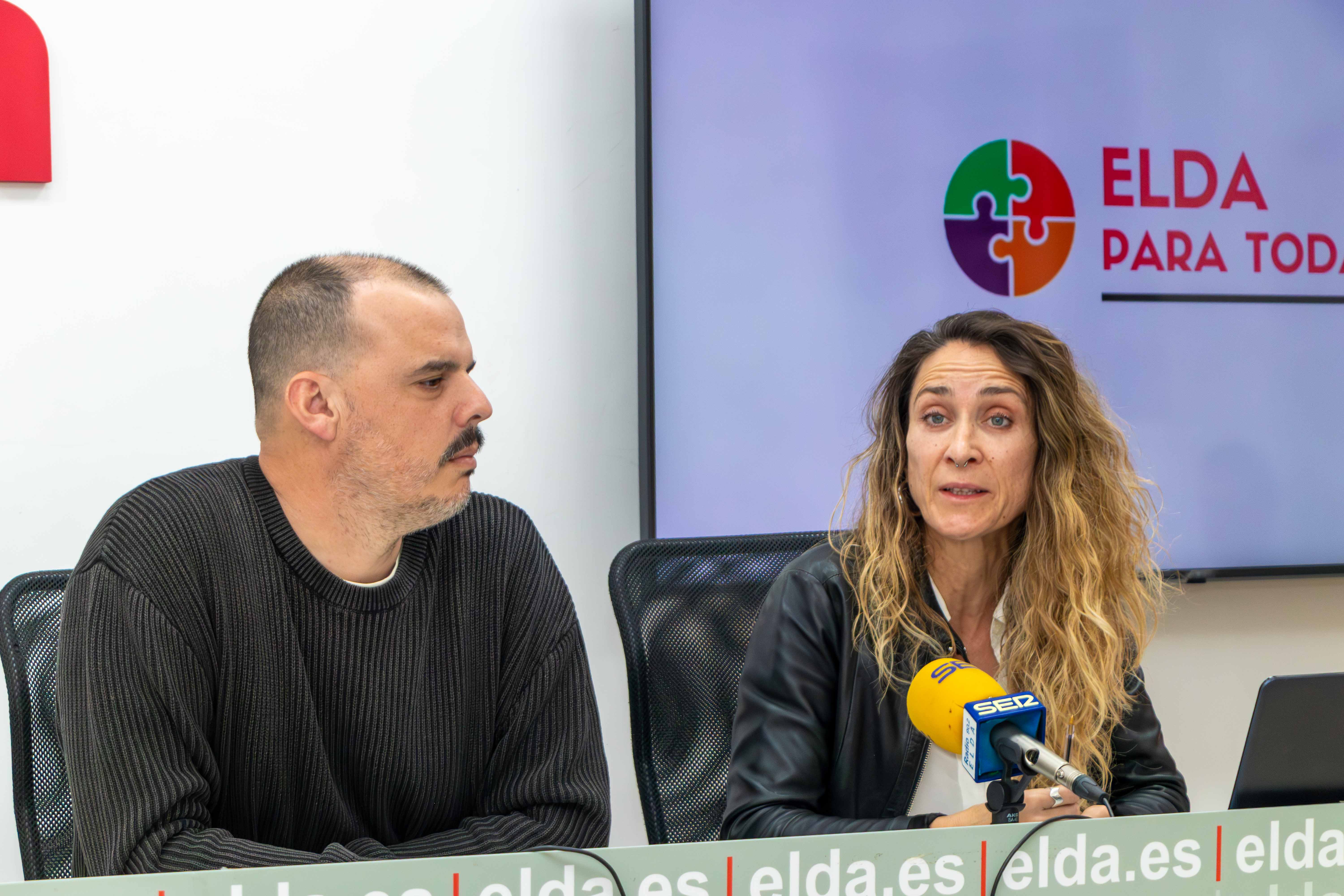 Iñaki Pérez y Cristina Rodríguez, concejales de Elda para Todas, anunciaron en rueda de prensa que interpondrán una queja ante el Defensor del Pueblo por la moción de Vox Elda