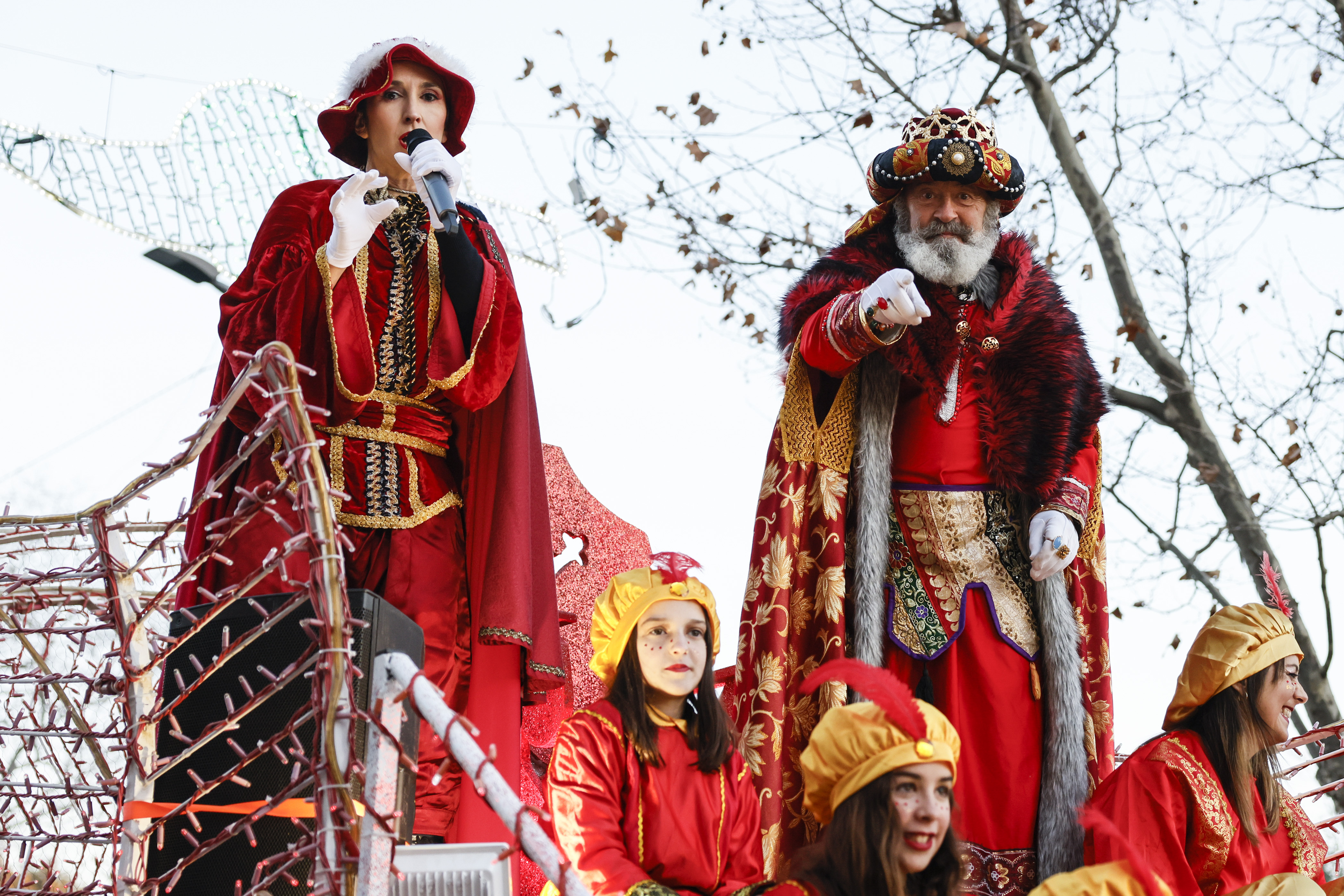 Elda no podrá dar la bienvenida a los Magos de Oriente con antorchas de  fuego debido a las fuertes rachas de viento, Actualidad