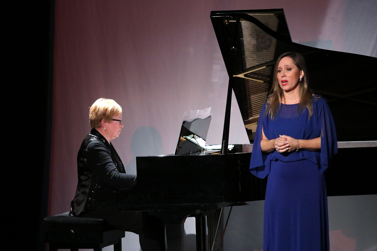 Diferentes músicos que trabajaron con ella actuaron anoche