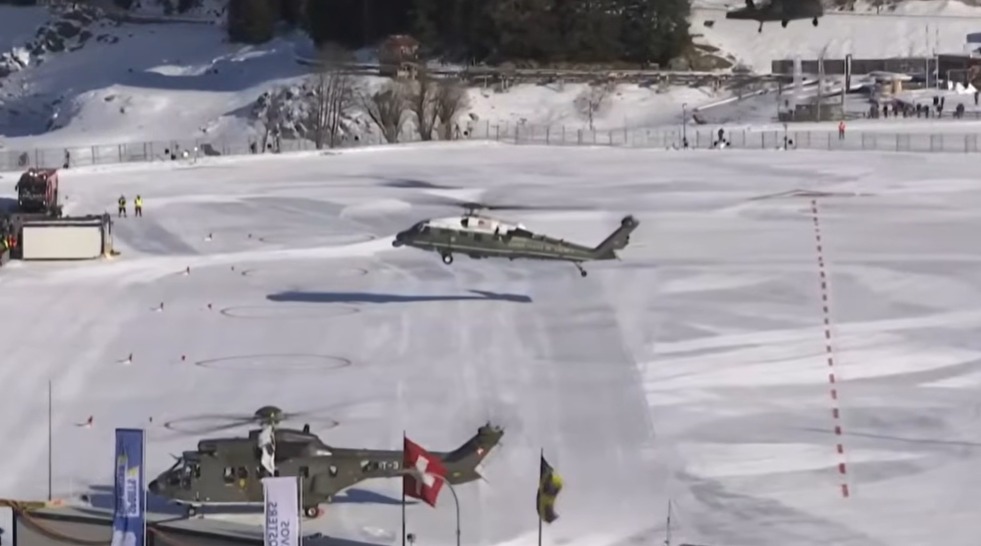 El helicóptero con Trump a bordo volaba procedente de Zúrich, a donde el mandatario llegó en avión desde Washington.