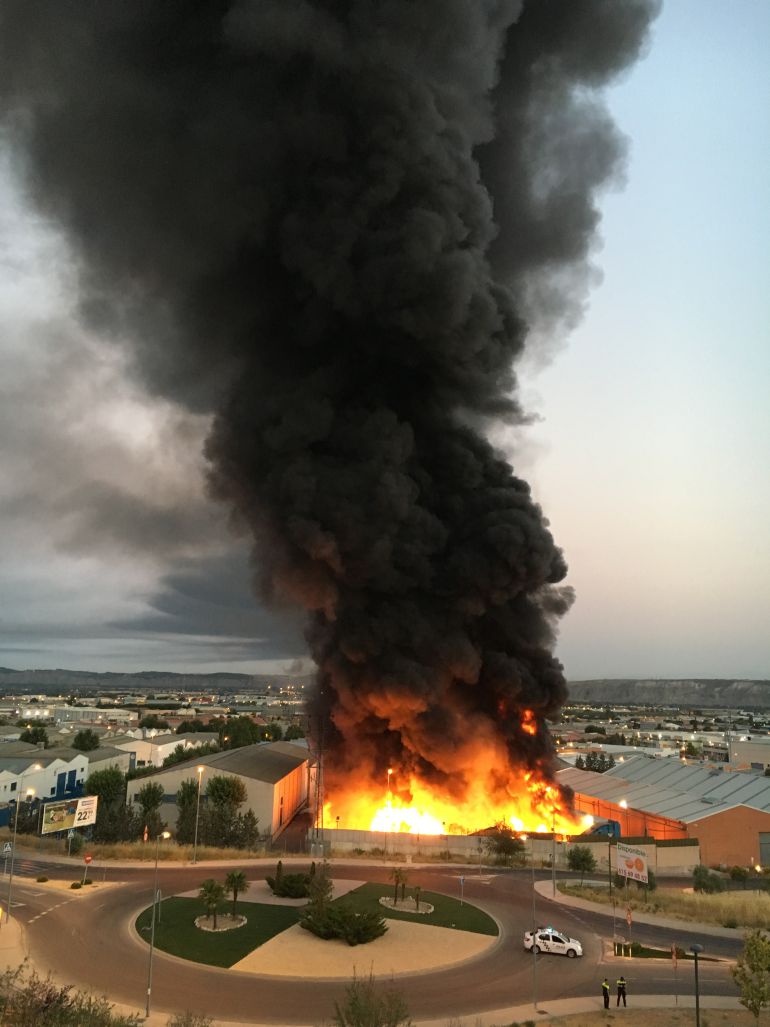 Incendio Arganda Rey Nave Polígono: Incendio en una nave de reciclaje de  papel de Arganda del Rey | Actualidad | Cadena SER