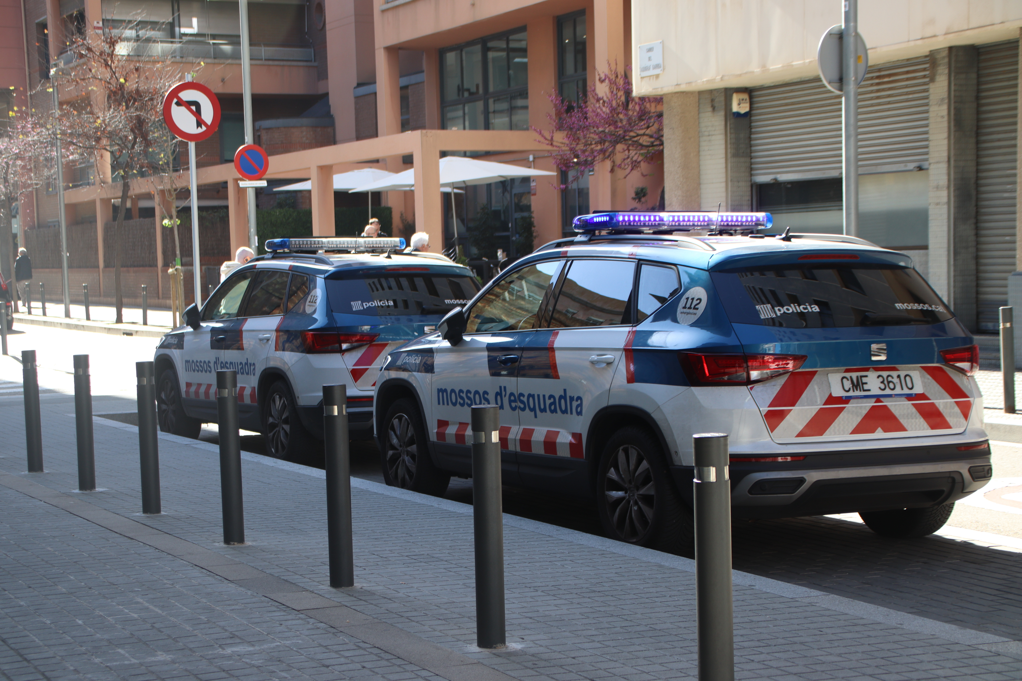 Liberan a una mujer retenida y atada de manos y pies en un piso de Santa  Coloma de Farners, en Girona | SER Catalunya | Cadena SER