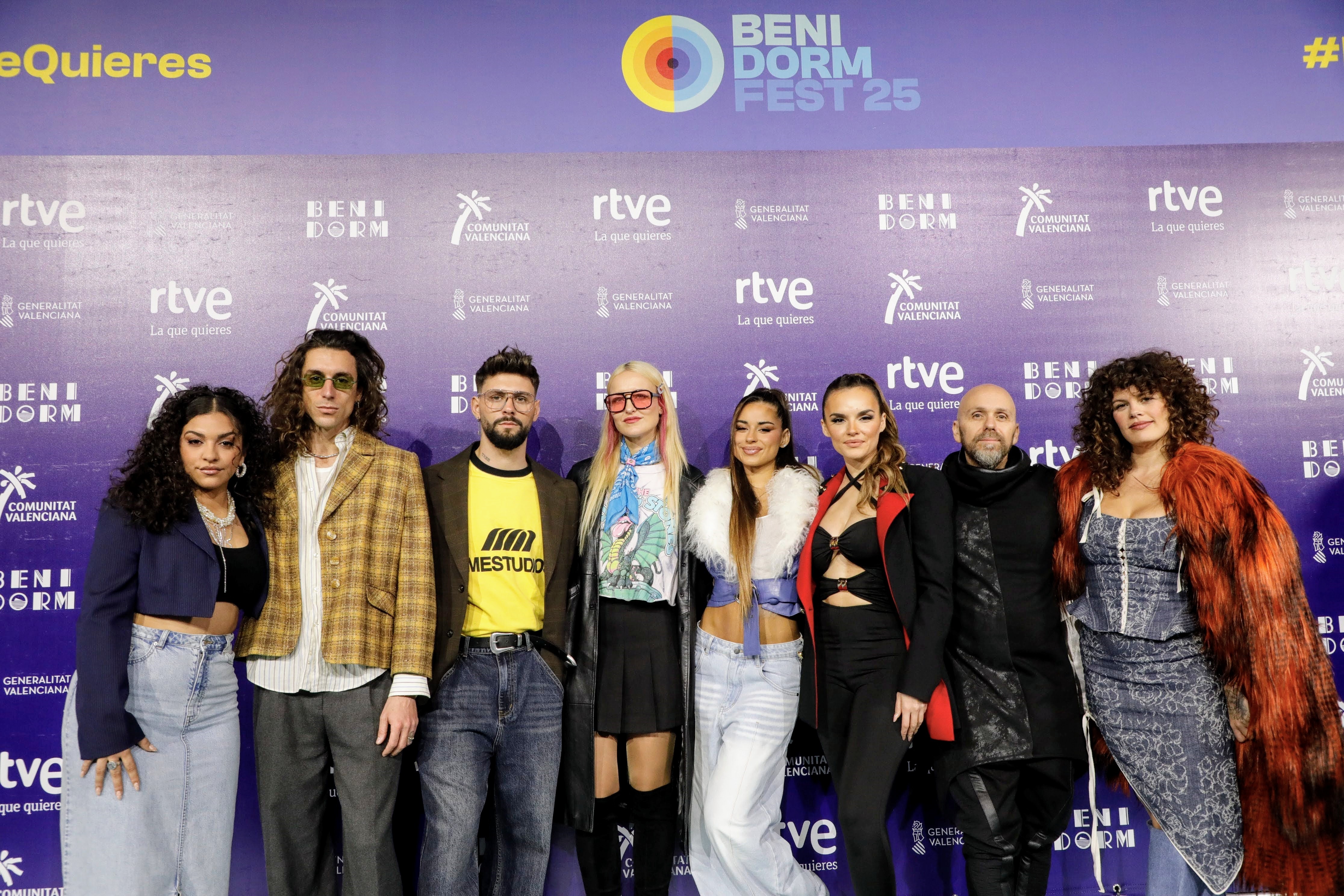 Los ocho finalistas del Benidorm Fest 2025: Daniela Blasco, Kuve, Mawot, Lachispa, Mel Omana, J Kbello, Lucas Bun y Melody