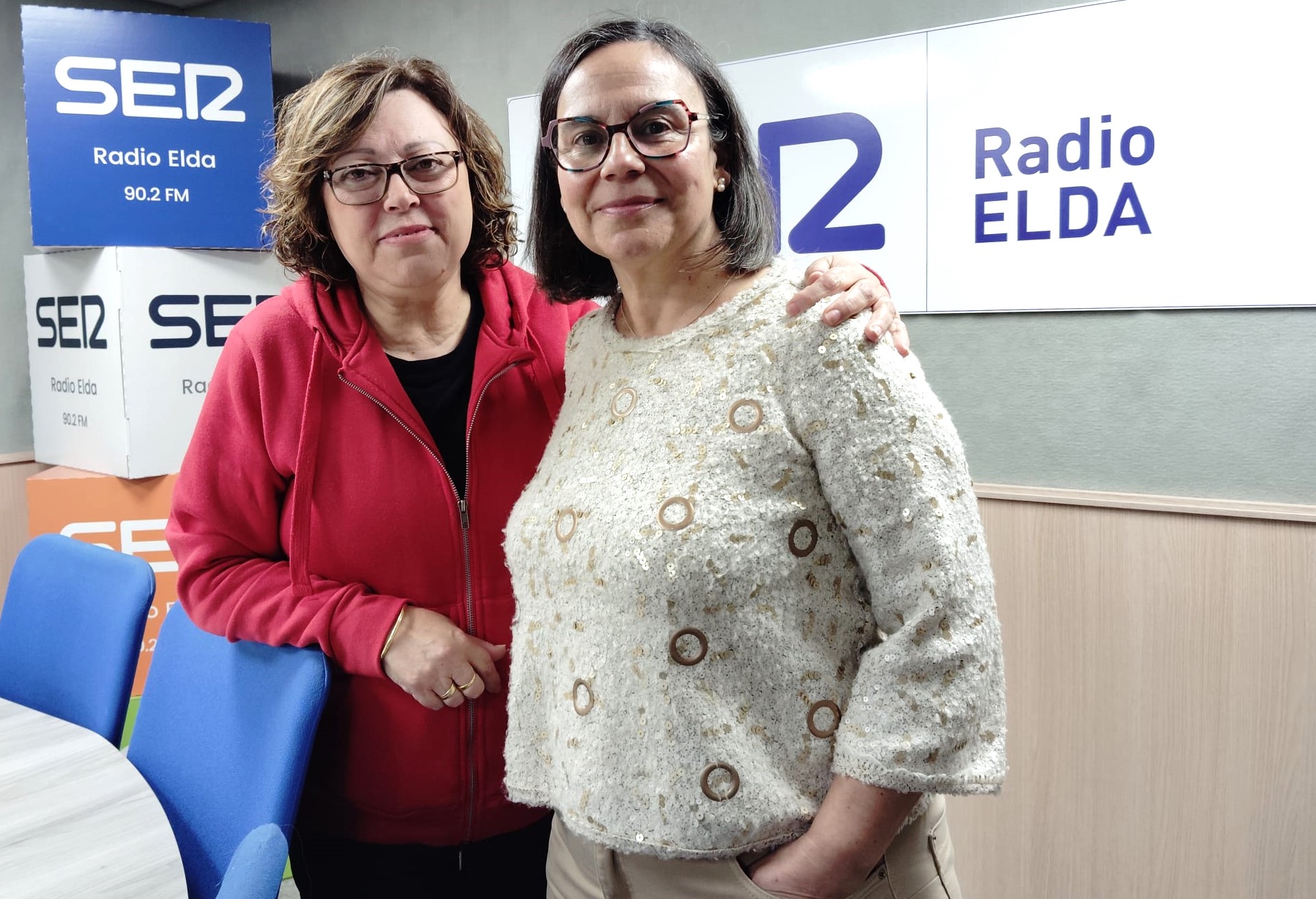 Durante su participación en el programa Hoy por Hoy Elda Vinalopó, Blanes coincidió con Susi Silvestre, presidenta de la Coral de los Santos Patronos de Elda.