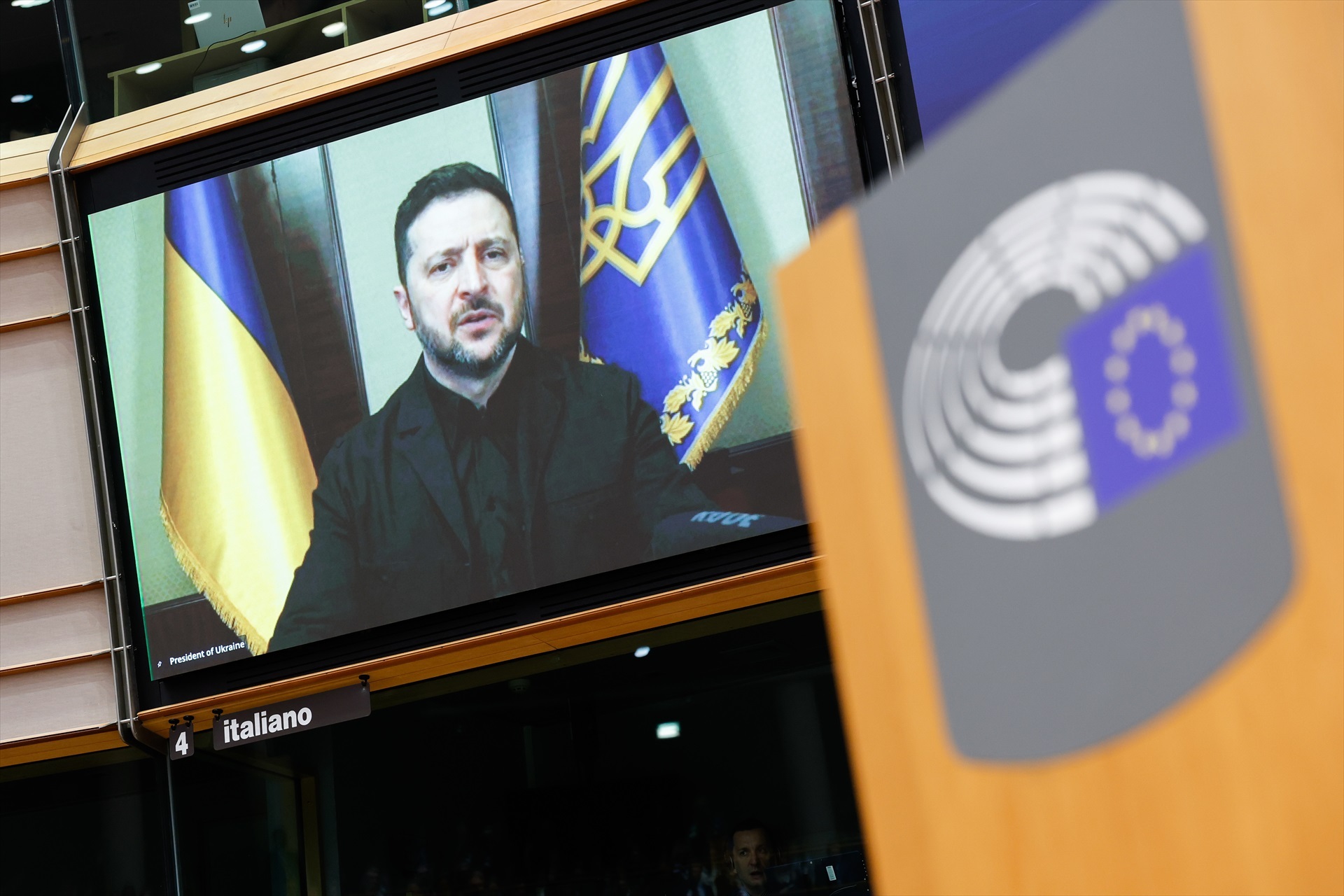El presidente de Ucrania, Volodimir Zelenksi, en una intervención en un pleno extraordinario del Parlamento Europeo por el cuarto aniversario de la invasión rusa de su país.
REMITIDA / HANDOUT por PHILIPPE BUISSIN
Fotografía remitida a medios de comunicación exclusivamente para ilustrar la noticia a la que hace referencia la imagen, y citando la procedencia de la imagen en la firma
24/2/2026