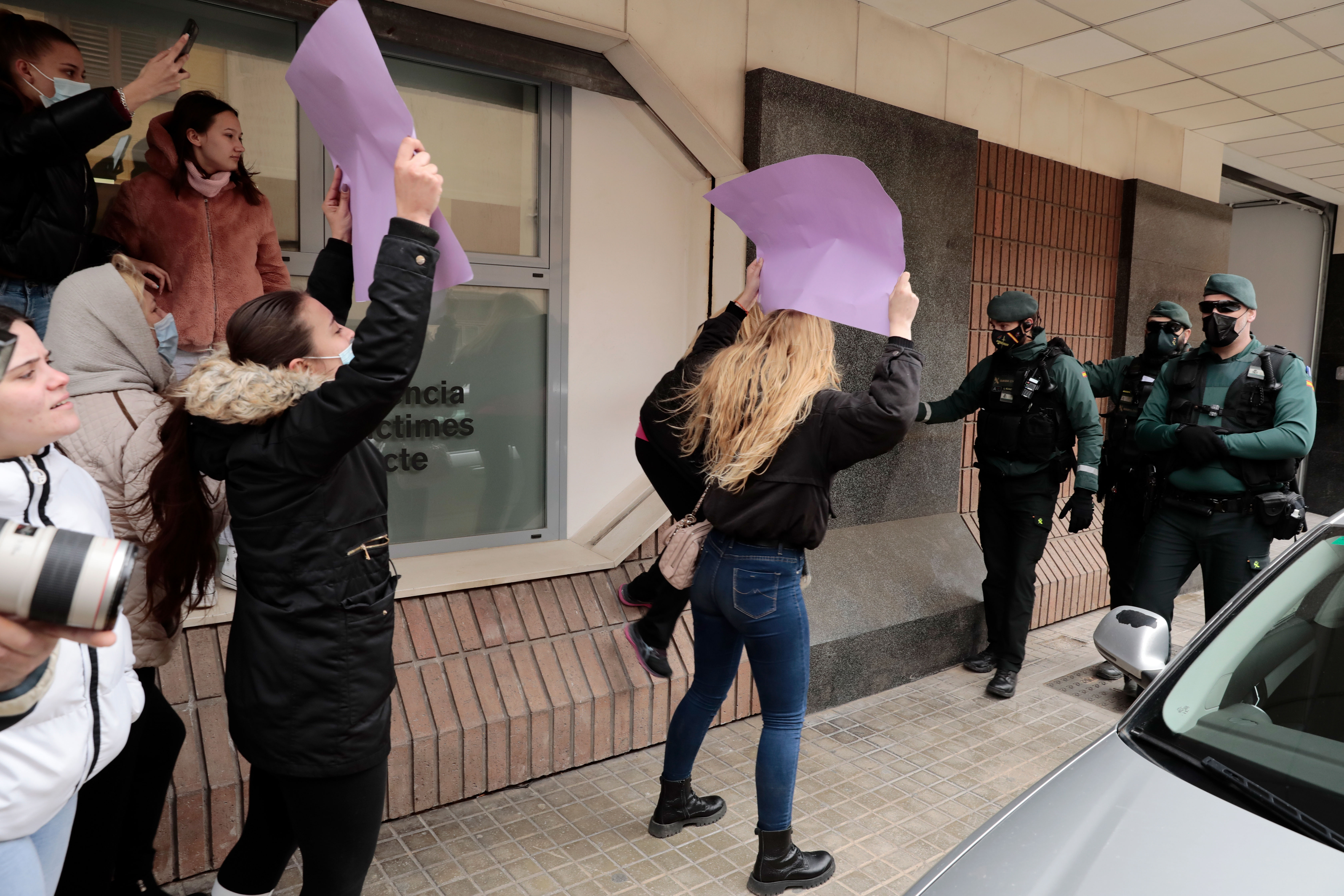 La terrible confesión del parricida de Sueca: dejó coger el teléfono a su  hijo mientras lo acuchillaba para que su madre lo escuchara | Actualidad |  Cadena SER