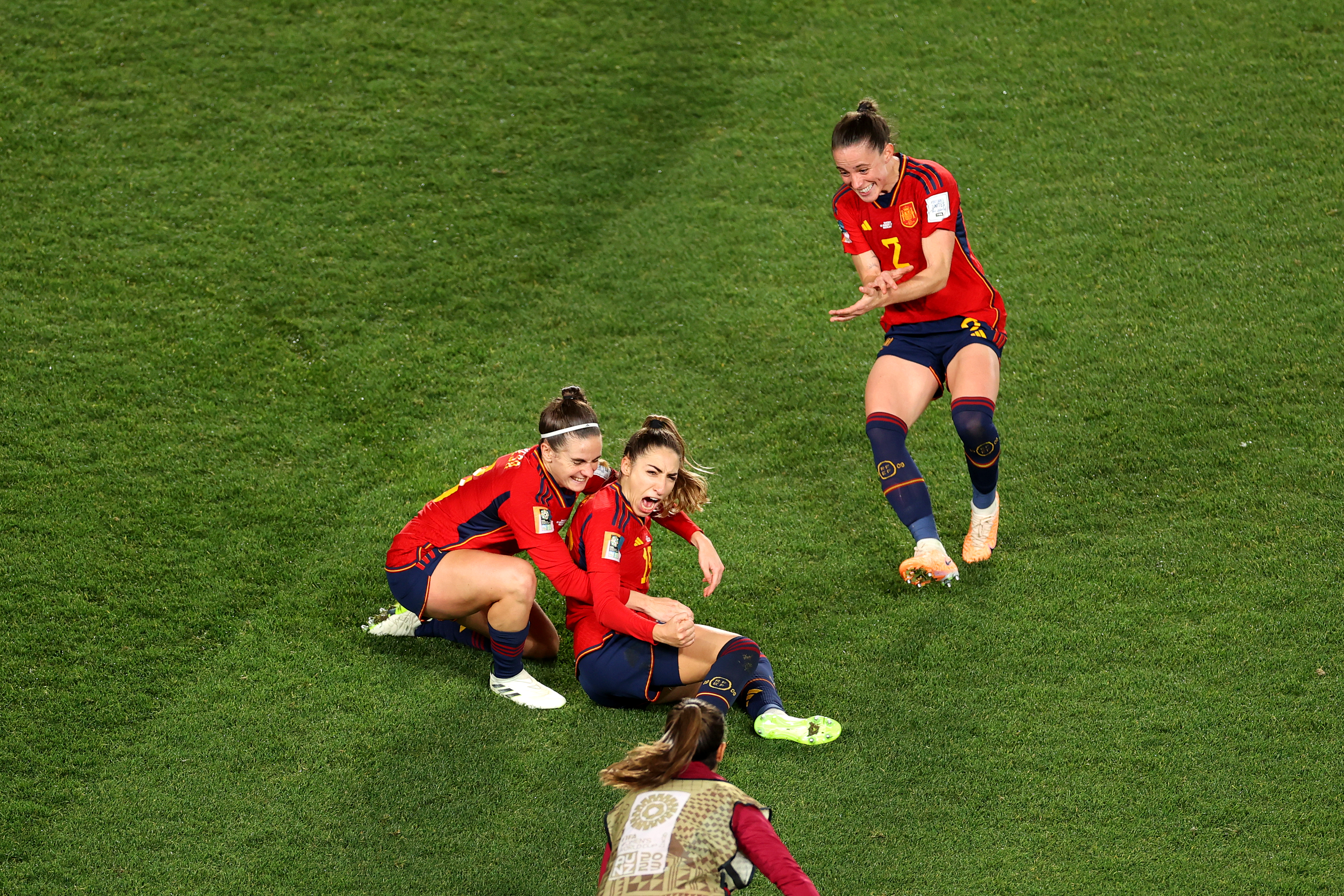 Histórica Selección: Salma Paralluelo y Olga Carmona dan el pase a la final del Mundial a España tras imponerse a Suecia