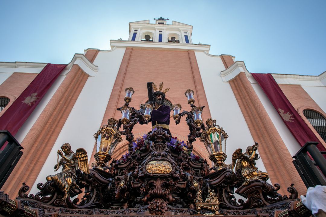 La hermandad de El Cerro reparte Humildad por las calles de Sevilla |  Actualidad | Cadena SER