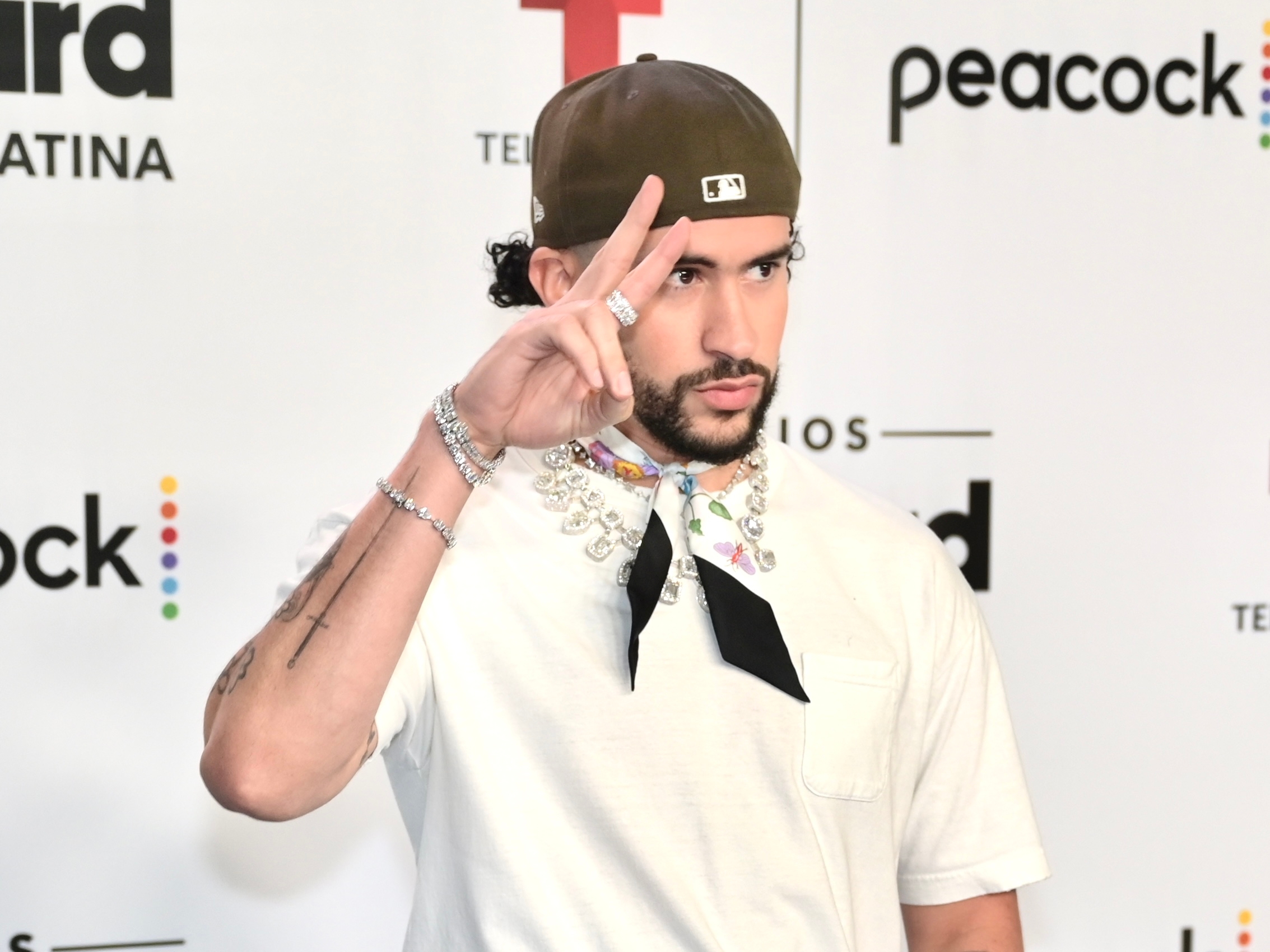 La loca teoría sobre lo nuevo de Bad Bunny y lo que ha estado ocultando  meses | LOS40 Urban | LOS40
