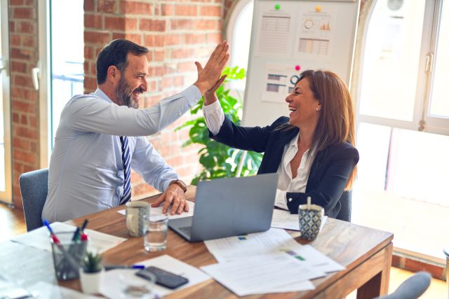 Feliz regreso al trabajo.  Frases de vuelta al trabajo, Frases