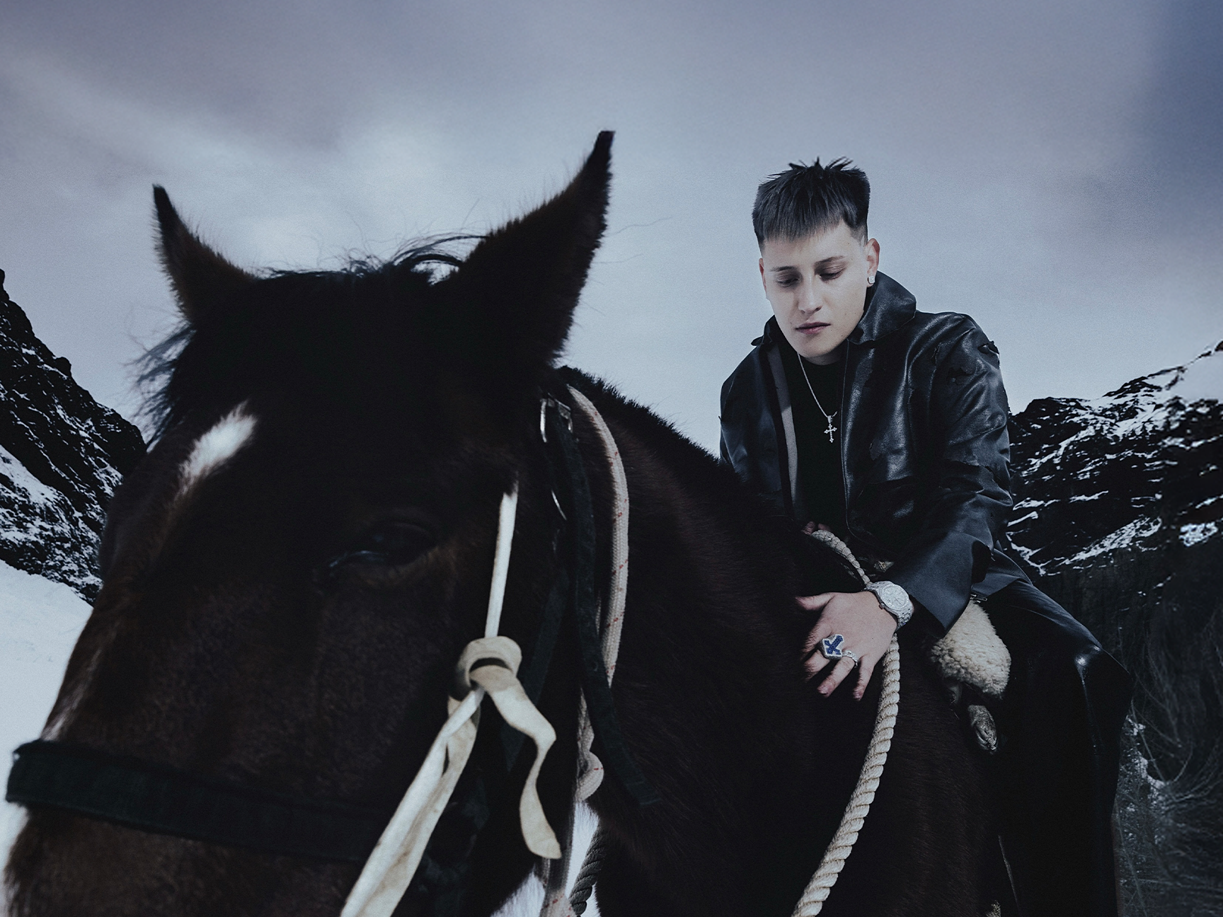 Two pop stars side by side