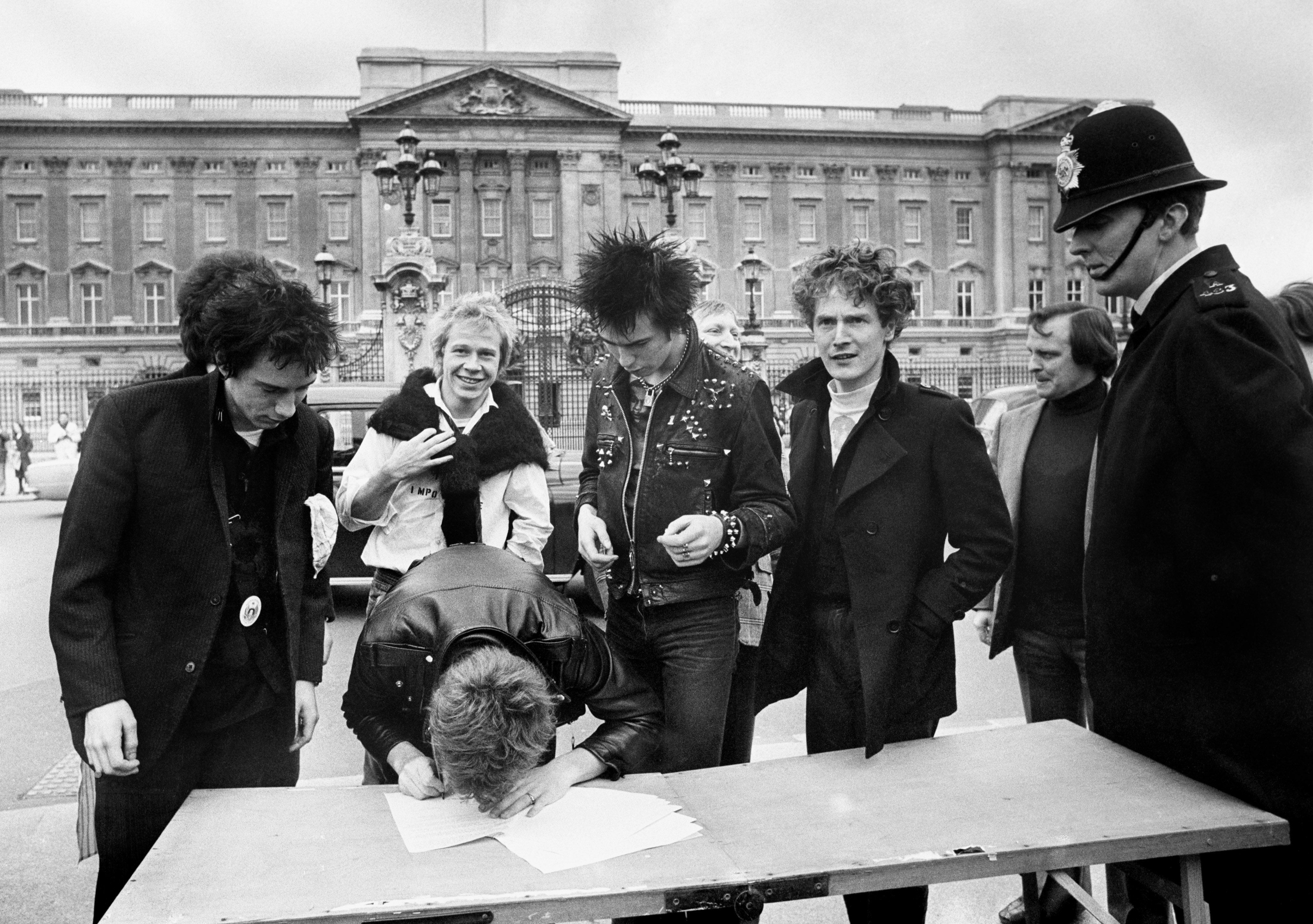 Malcolm McLaren, 80 años del hombre que vistió al punk y lo lanzó