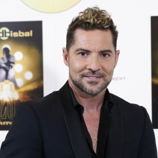 Bisbalpress on X: .@davidbisbal Look Marrón: Chamarra y botas