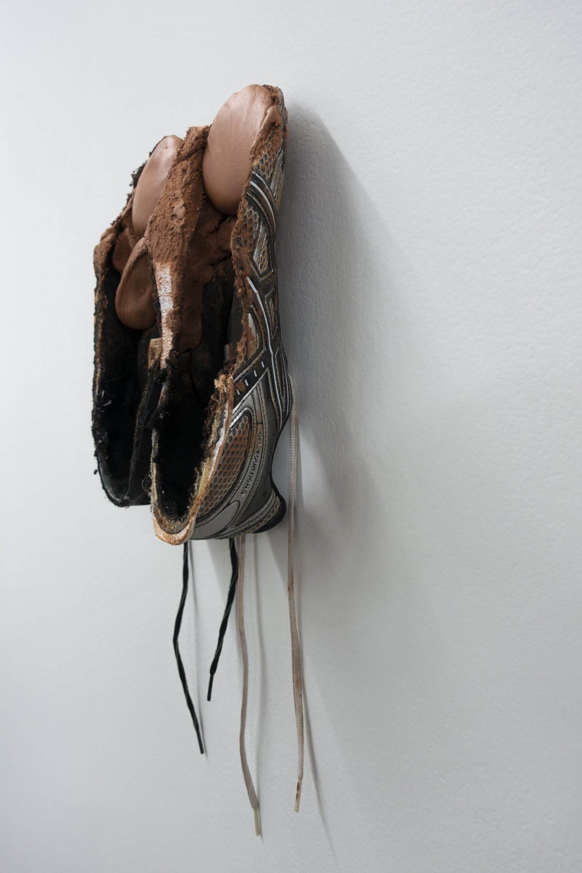 Sustancialmente estaño en cualquier momento Art Brussels Zapatillas sin suela, muñecos hinchables y otras locuras que  encontramos 'el ARCO' belga | Galería | LOS40