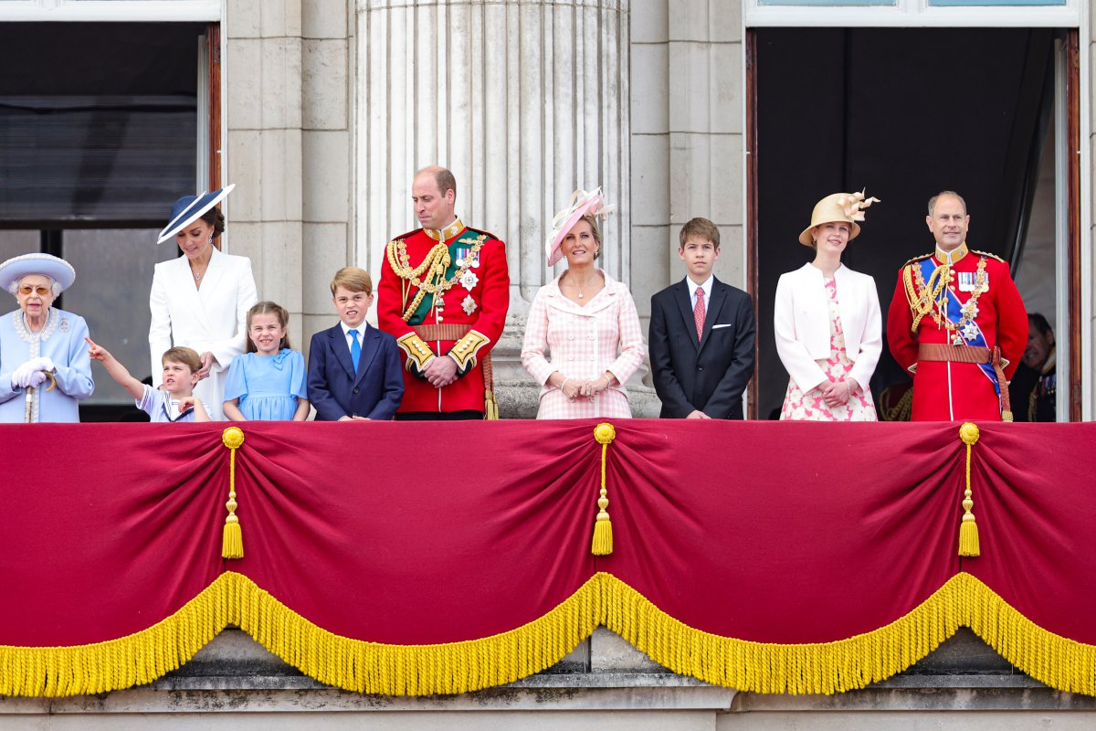 La Familia Real británica casi al completo en el balcón del Palacio de Buckingham.