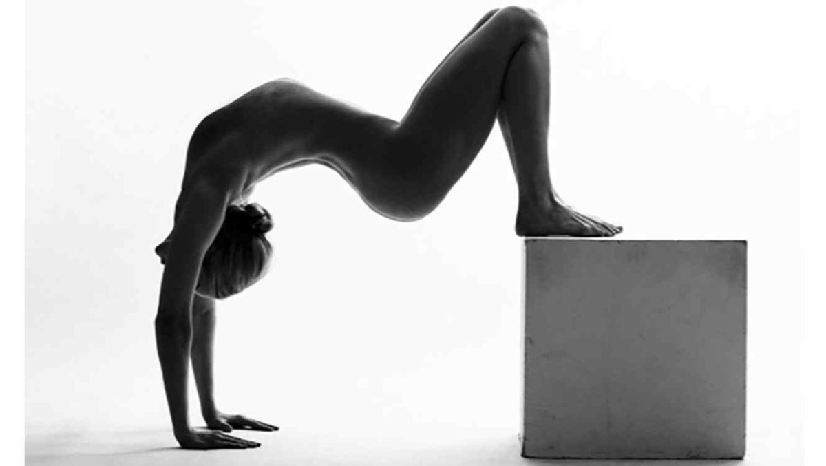 Impactantes fotos de modelo haciendo yoga desnuda y se vuelve sensación |  Actualidad | LOS40 México