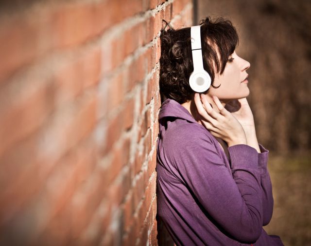 Pros y contras de estudiar escuchando música