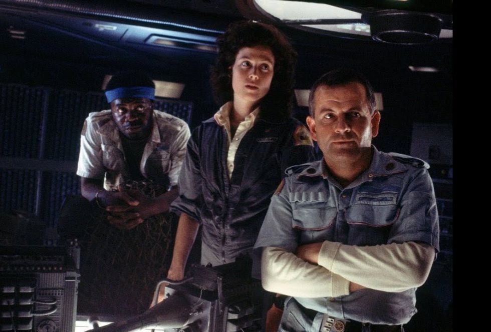 Sigourney Weaver (c), Ian Holm (d) y Yaphet Kotto (i) en una escena de &#039;Alien, el octavo pasajero&#039; (1979)