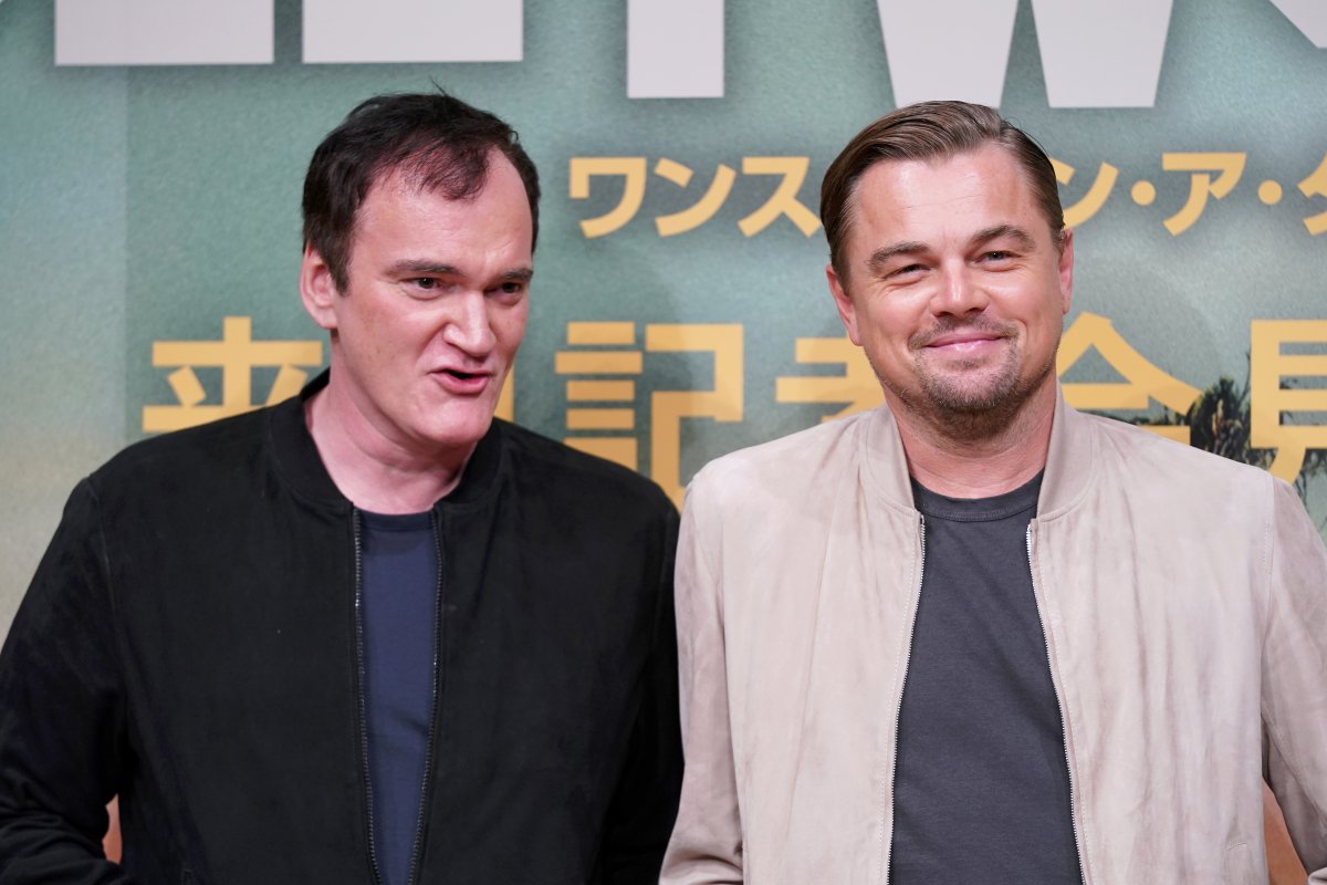 Quentin Tarantino (i) y Leonardo DiCaprio (d) durante el estreno de &#039;Érase una vez en Hollywood&#039; en Tokio, Japón, en 2019