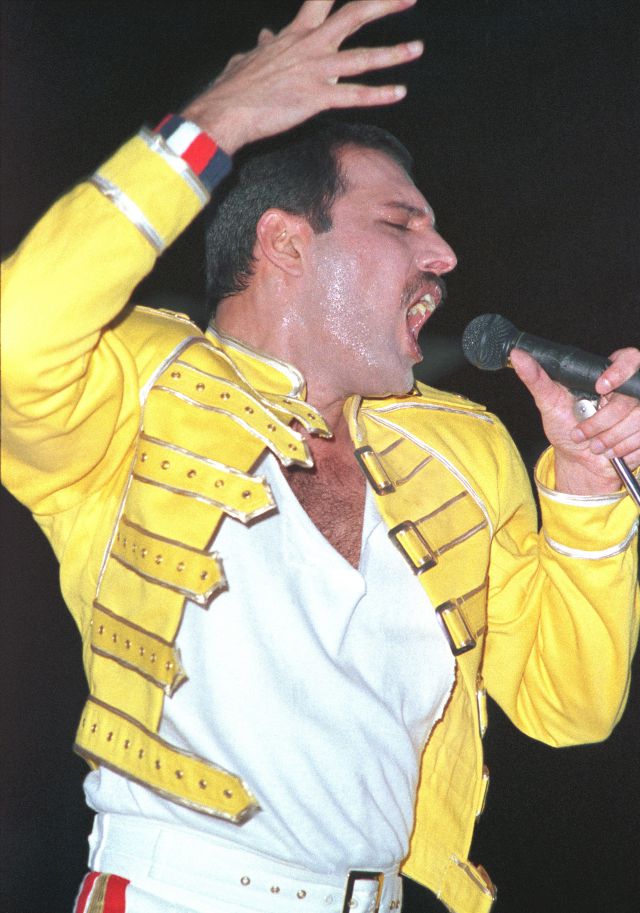 Imposible En la cabeza de preferible La historia de la famosa chaqueta amarilla de Freddie Mercury | Música |  LOS40