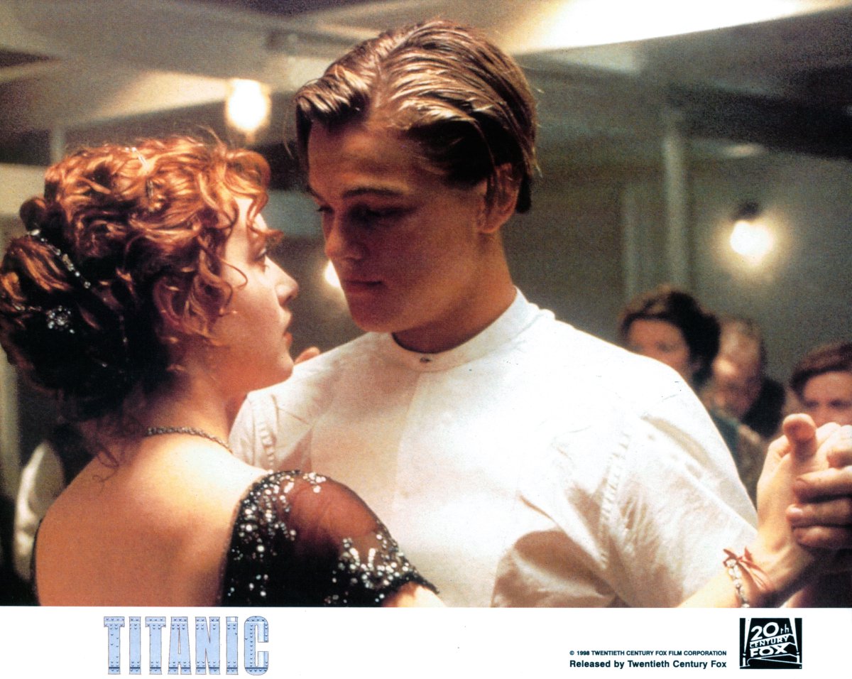 Kate Winslet (i) y Leonardo DiCaprio (d) en una escena de &#039;Titanic&#039;