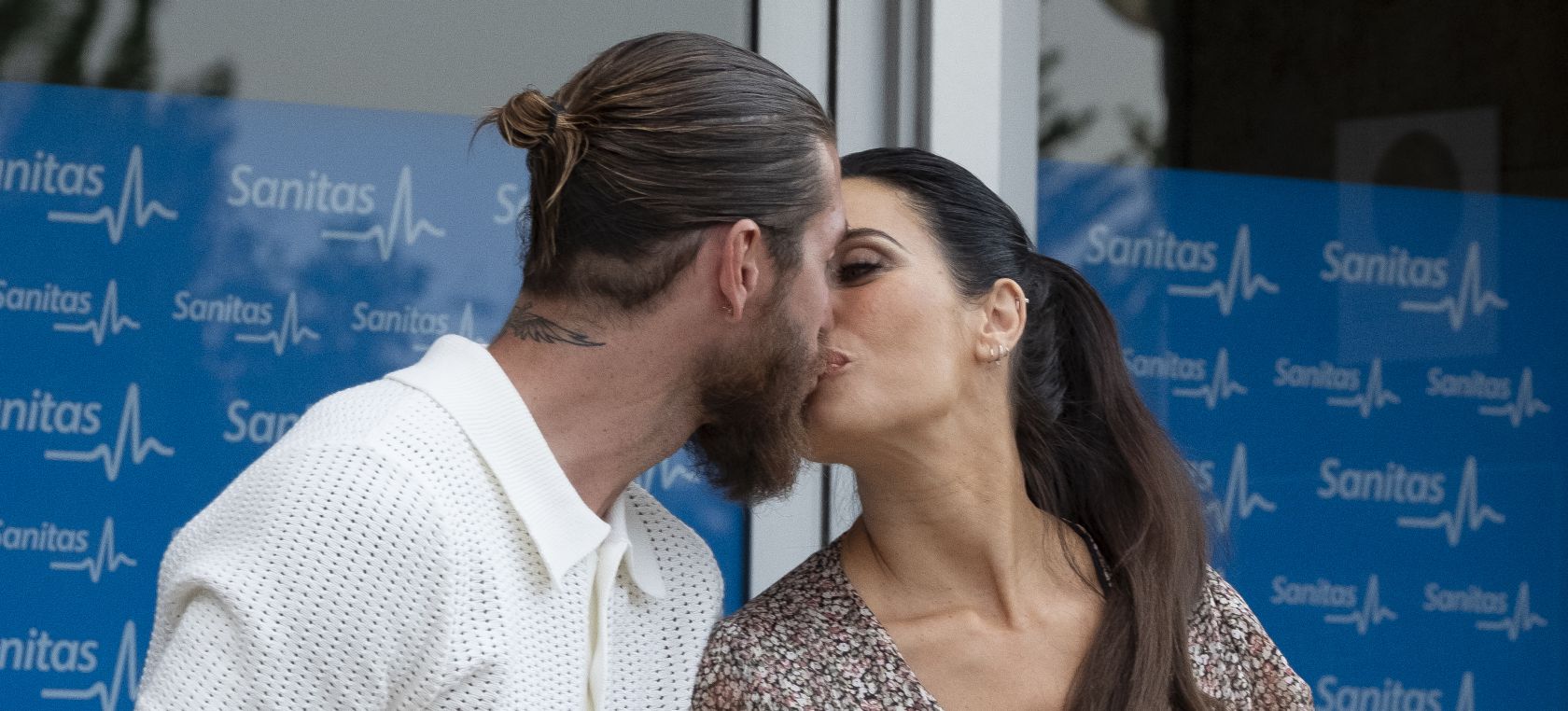 Las imágenes de Pilar Rubio y Sergio Ramos pillados en su momento más  íntimo reabren un viejo debate | Televisión | LOS40