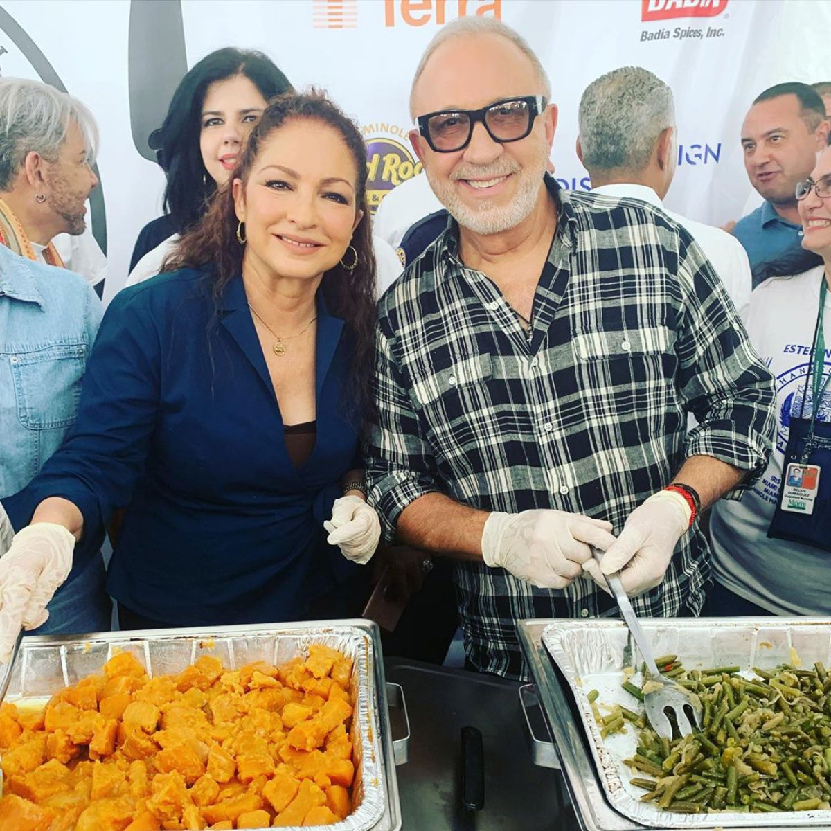 Gloria Estefan celebra Acción de Gracias de la manera más solidaria